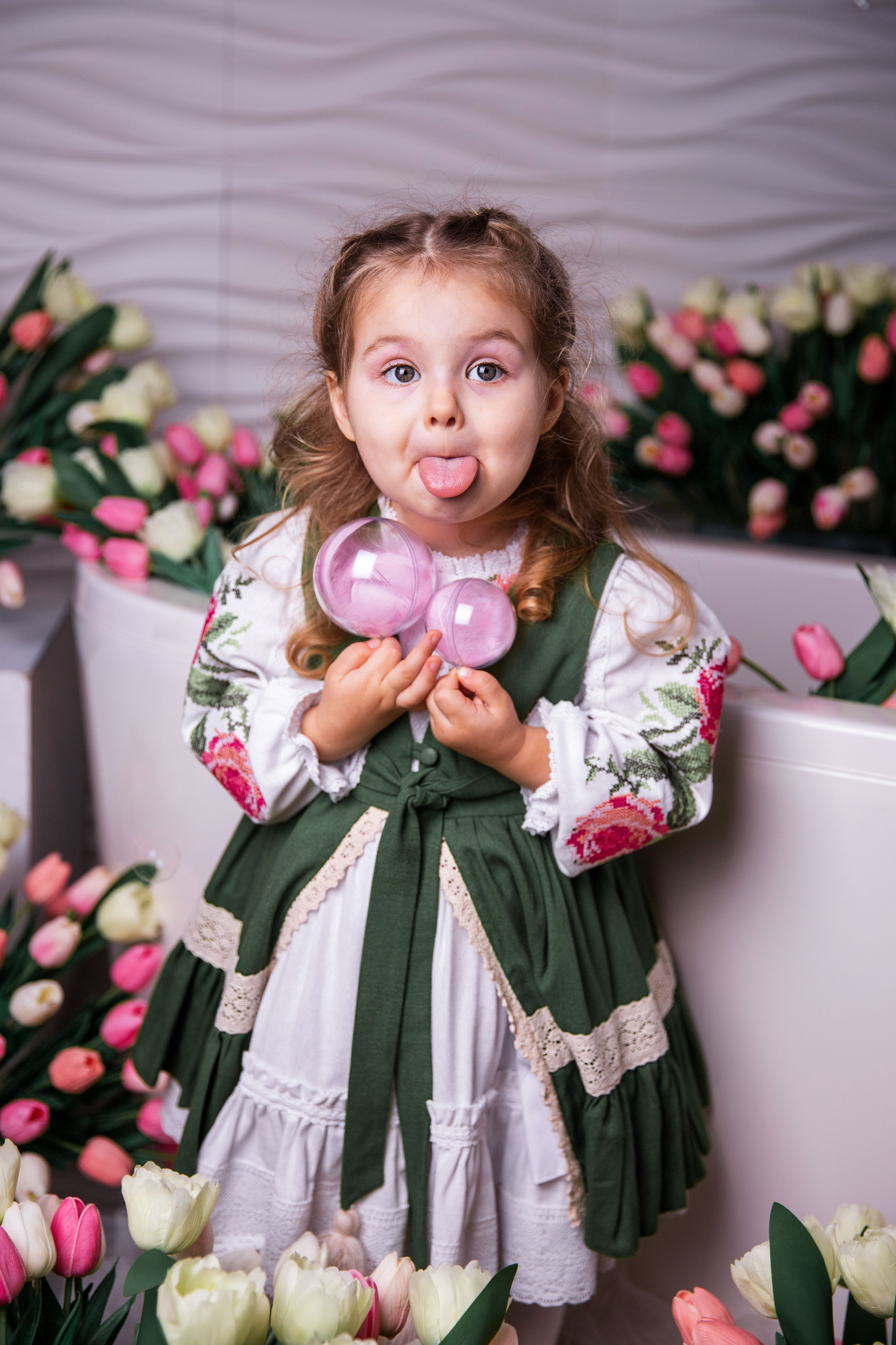 Дитяча весняна зйомка з Улечкою «Дівчата - вони такі дівчата». Сімейний та дитячий фотограф Київ, Ірпінь, Буча — Галина Пивоварова