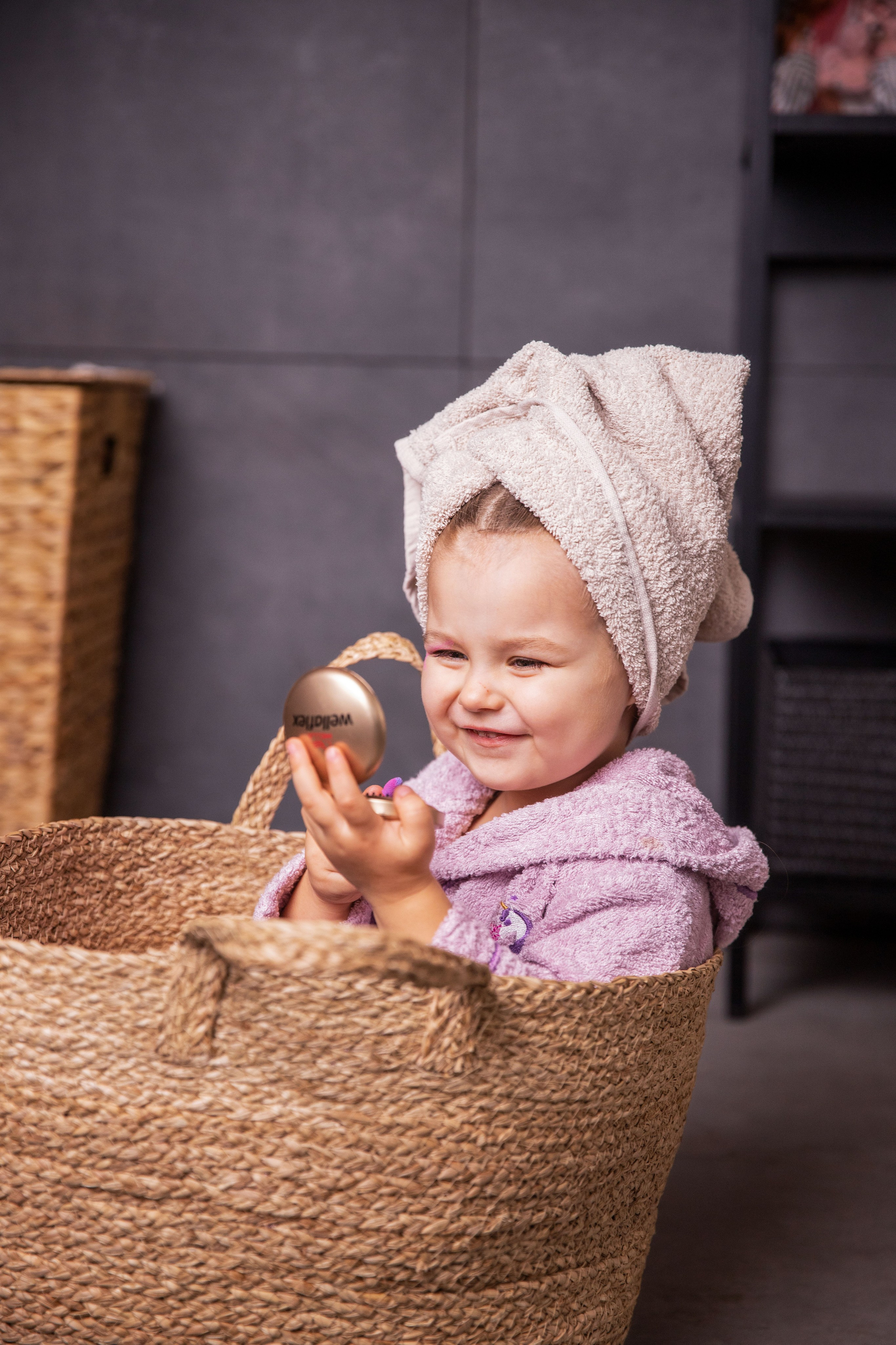 Дитяча весняна зйомка з Улечкою «Дівчата - вони такі дівчата». Сімейний та дитячий фотограф Київ, Ірпінь, Буча — Галина Пивоварова