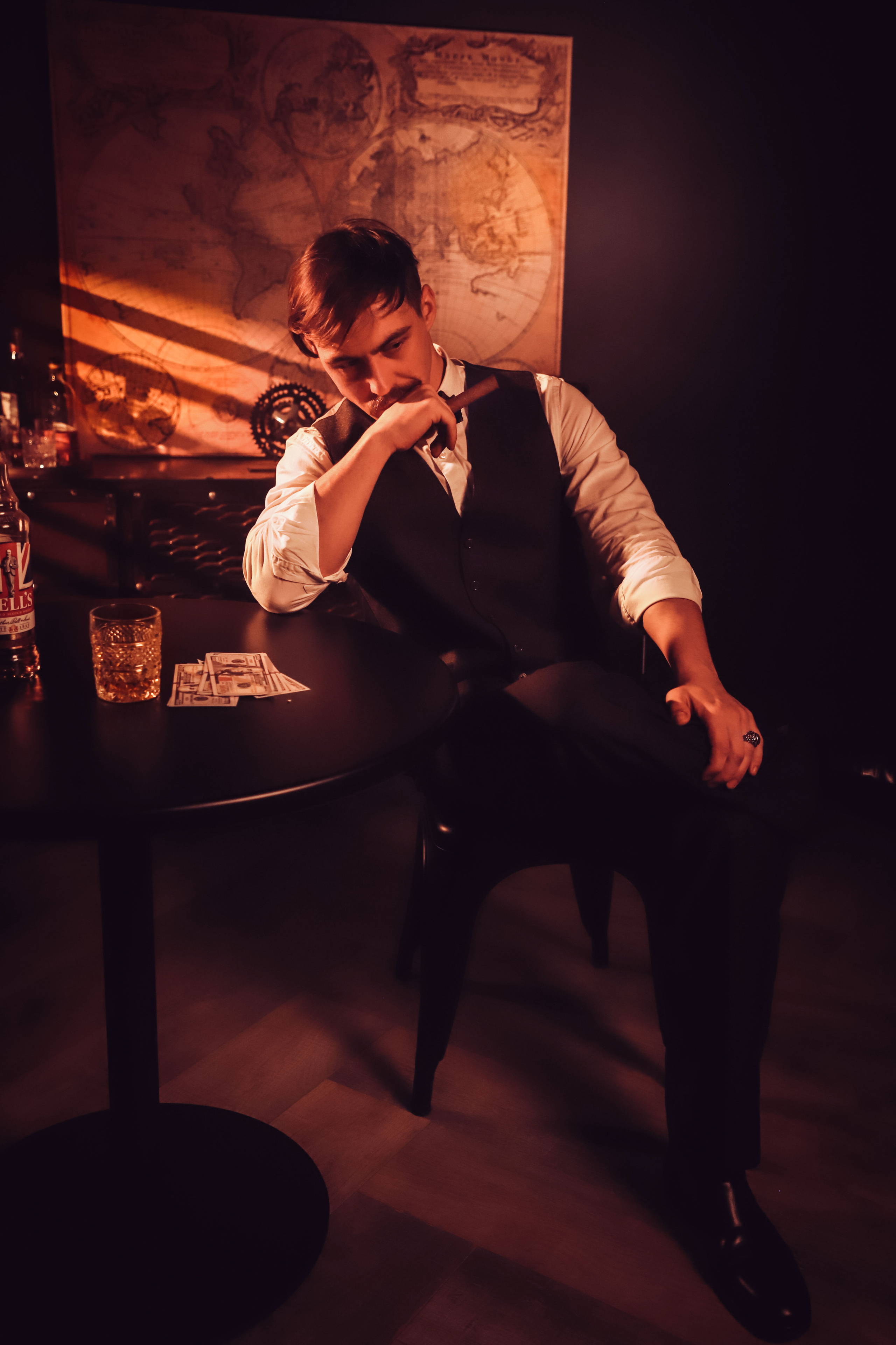 Чоловіча фотозйомка «Гострі картузи». Сімейний та дитячий фотограф Київ, Ірпінь, Буча — Галина Пивоварова