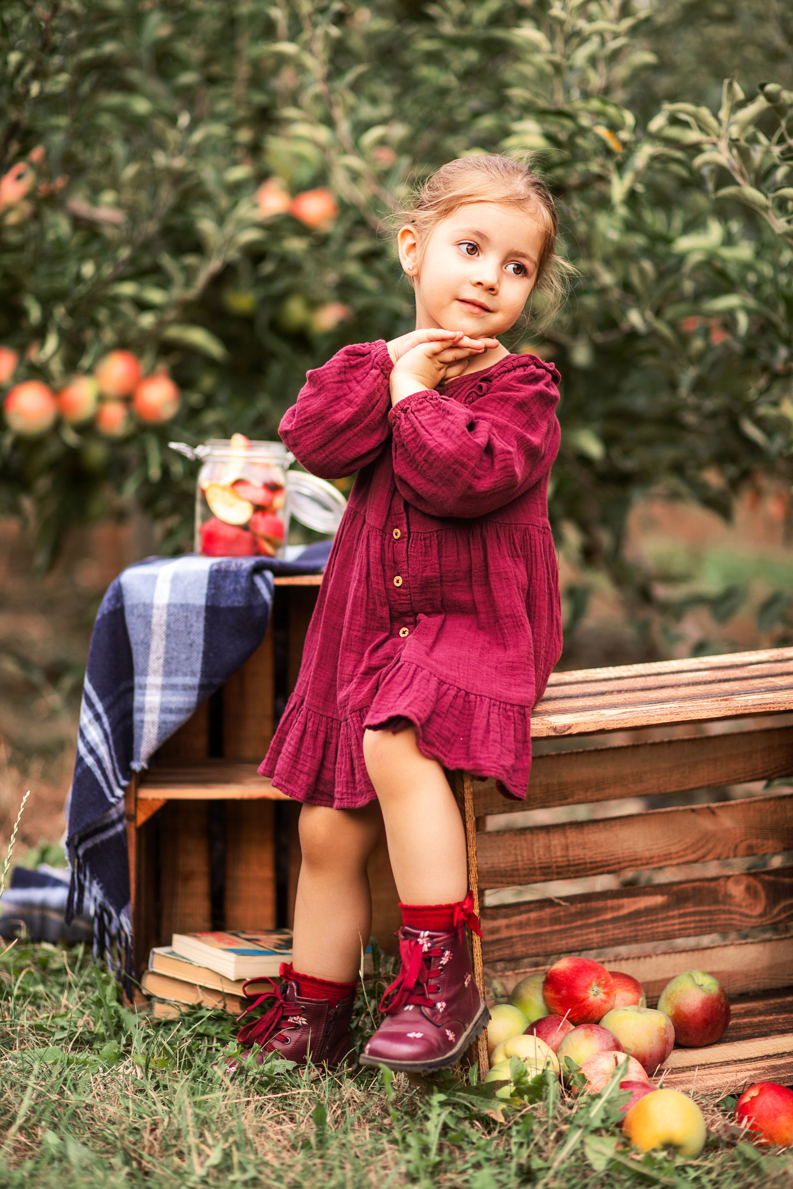 Дитяча фотозйомка в фруктових садах. Сімейний та дитячий фотограф Київ, Ірпінь, Буча — Галина Пивоварова