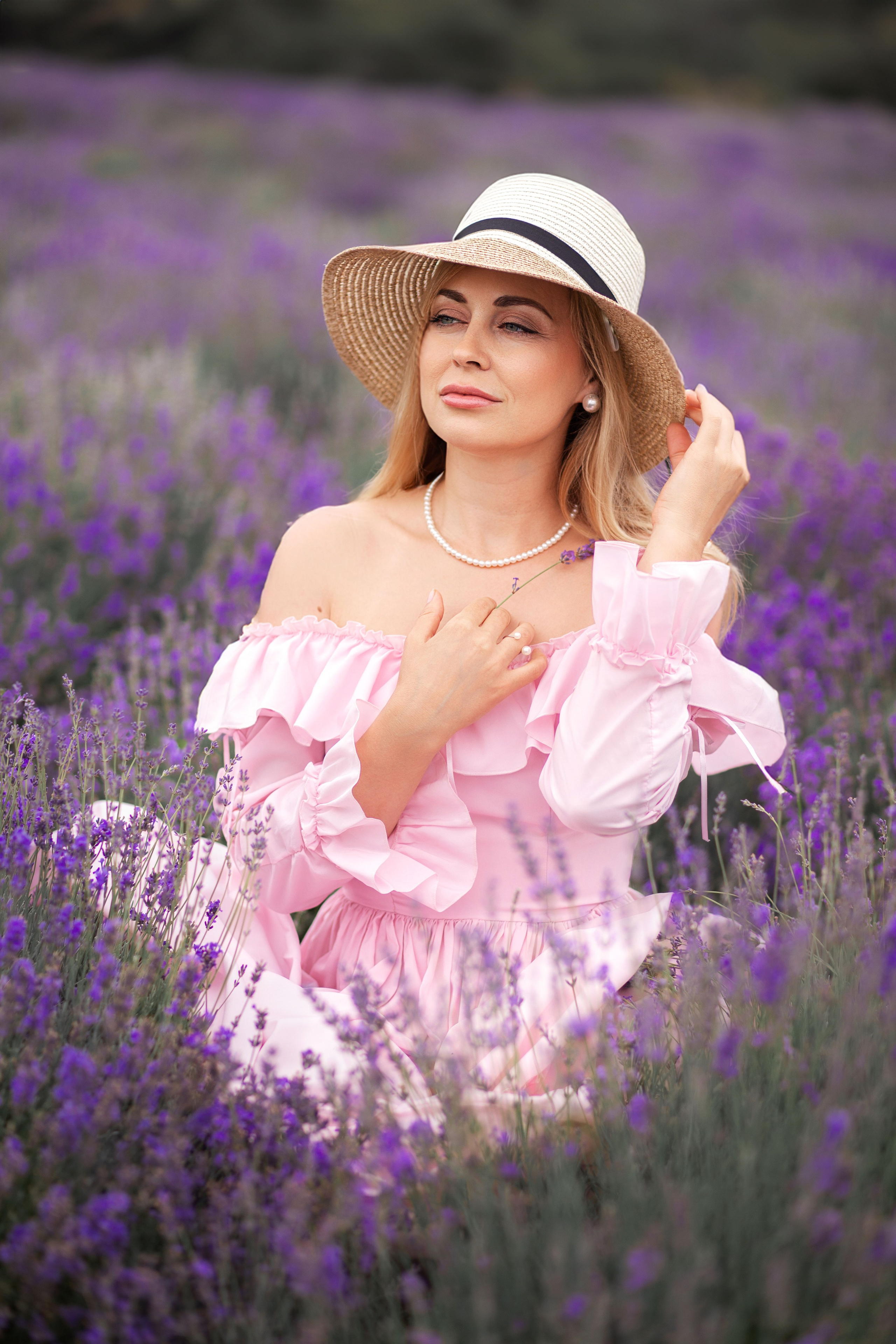 Жіноча фотопрогулянка по лавандовому саду з Настею. Сімейний та дитячий фотограф Київ, Ірпінь, Буча — Галина Пивоварова