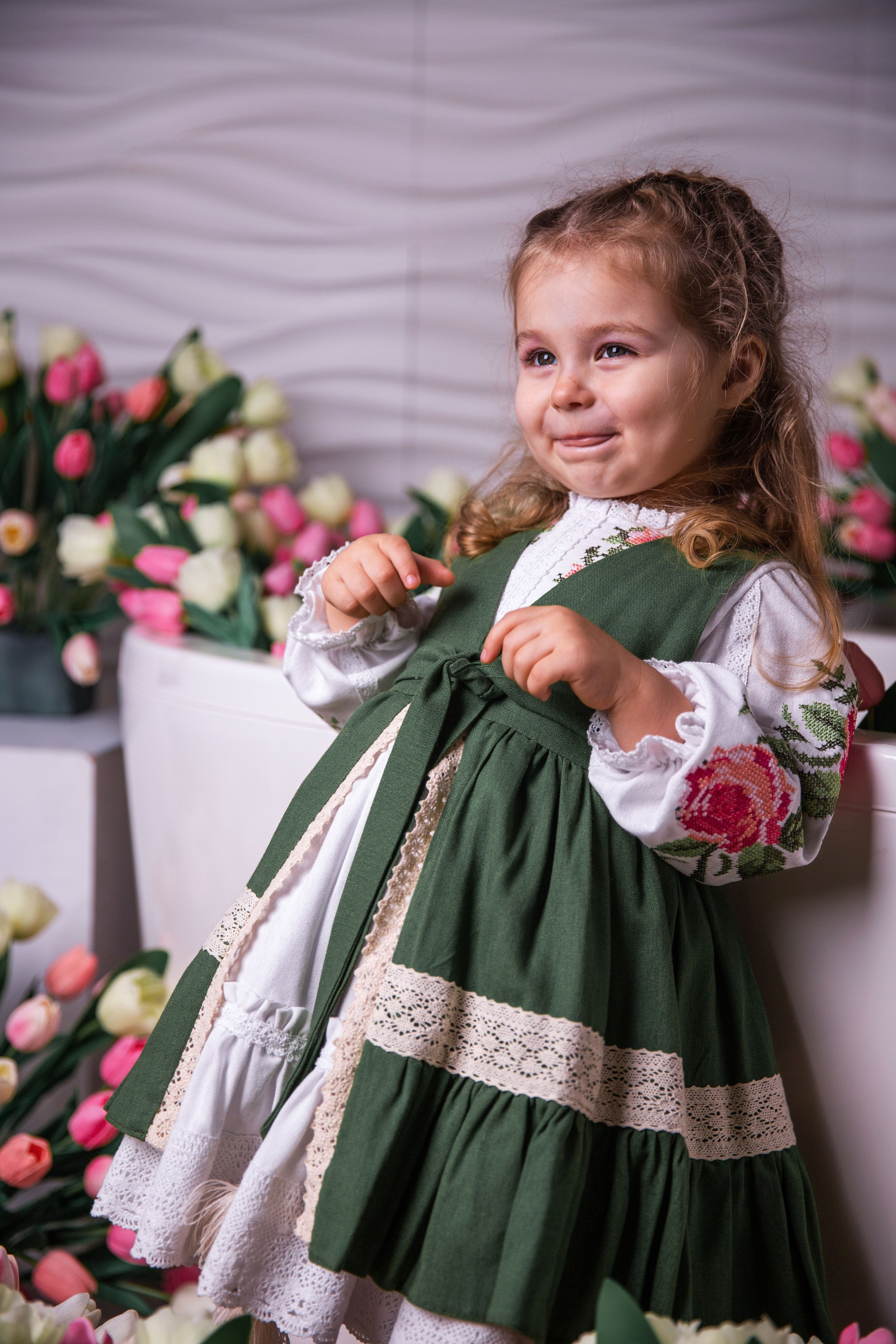 Дитяча весняна зйомка з Улечкою «Дівчата - вони такі дівчата». Сімейний та дитячий фотограф Київ, Ірпінь, Буча — Галина Пивоварова