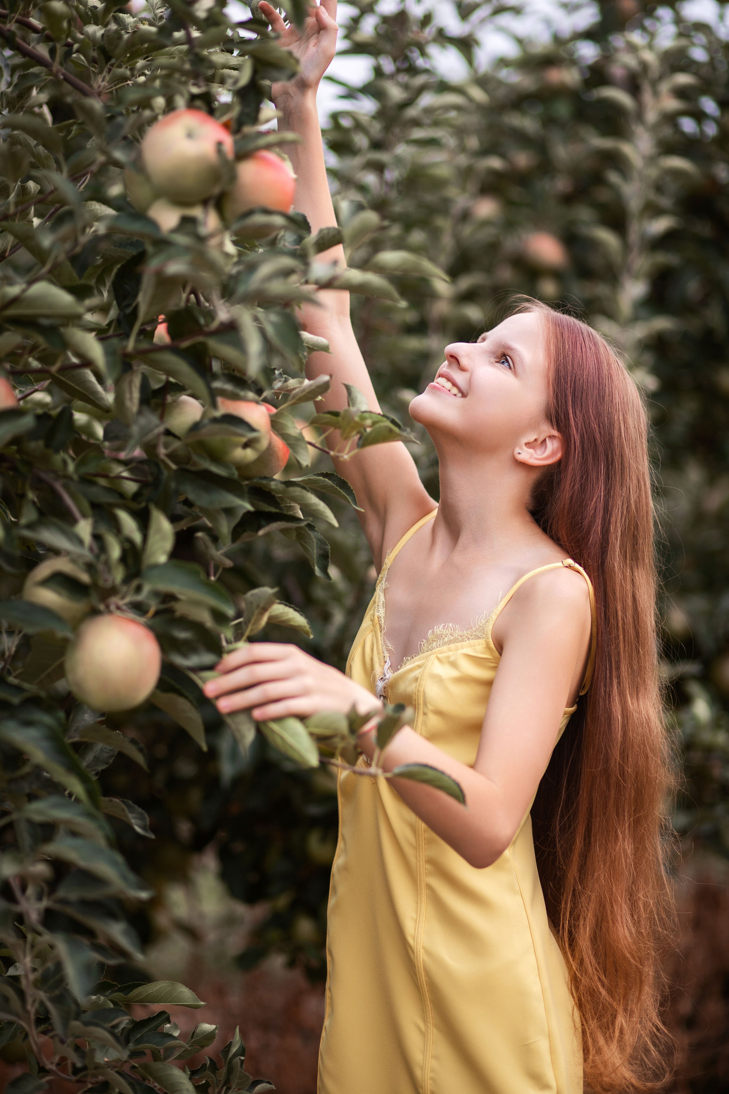 Дитяча фотозйомка в яблуневому саду. Сімейний та дитячий фотограф Київ, Ірпінь, Буча — Галина Пивоварова