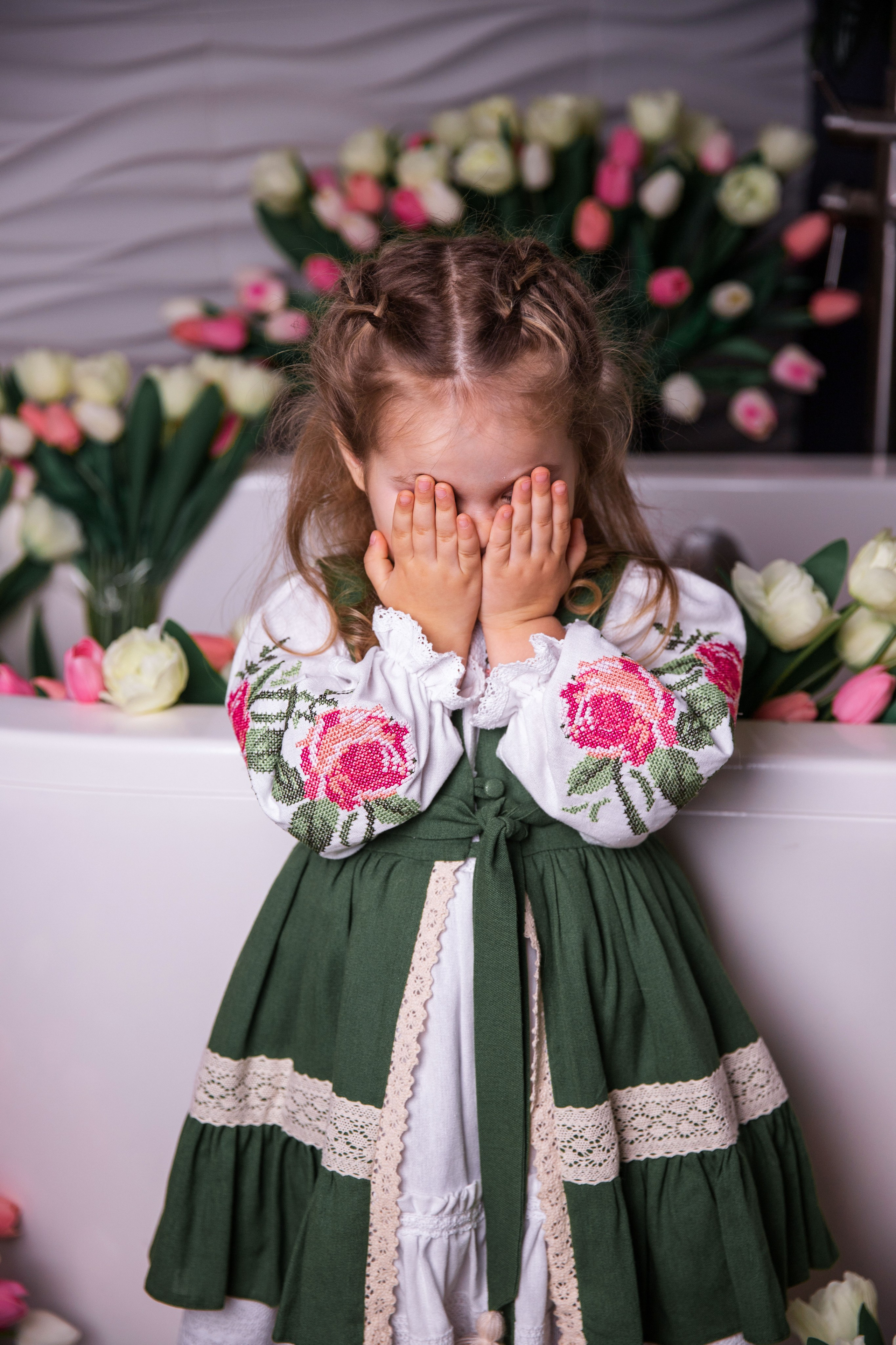 Дитяча весняна зйомка з Улечкою «Дівчата - вони такі дівчата». Сімейний та дитячий фотограф Київ, Ірпінь, Буча — Галина Пивоварова