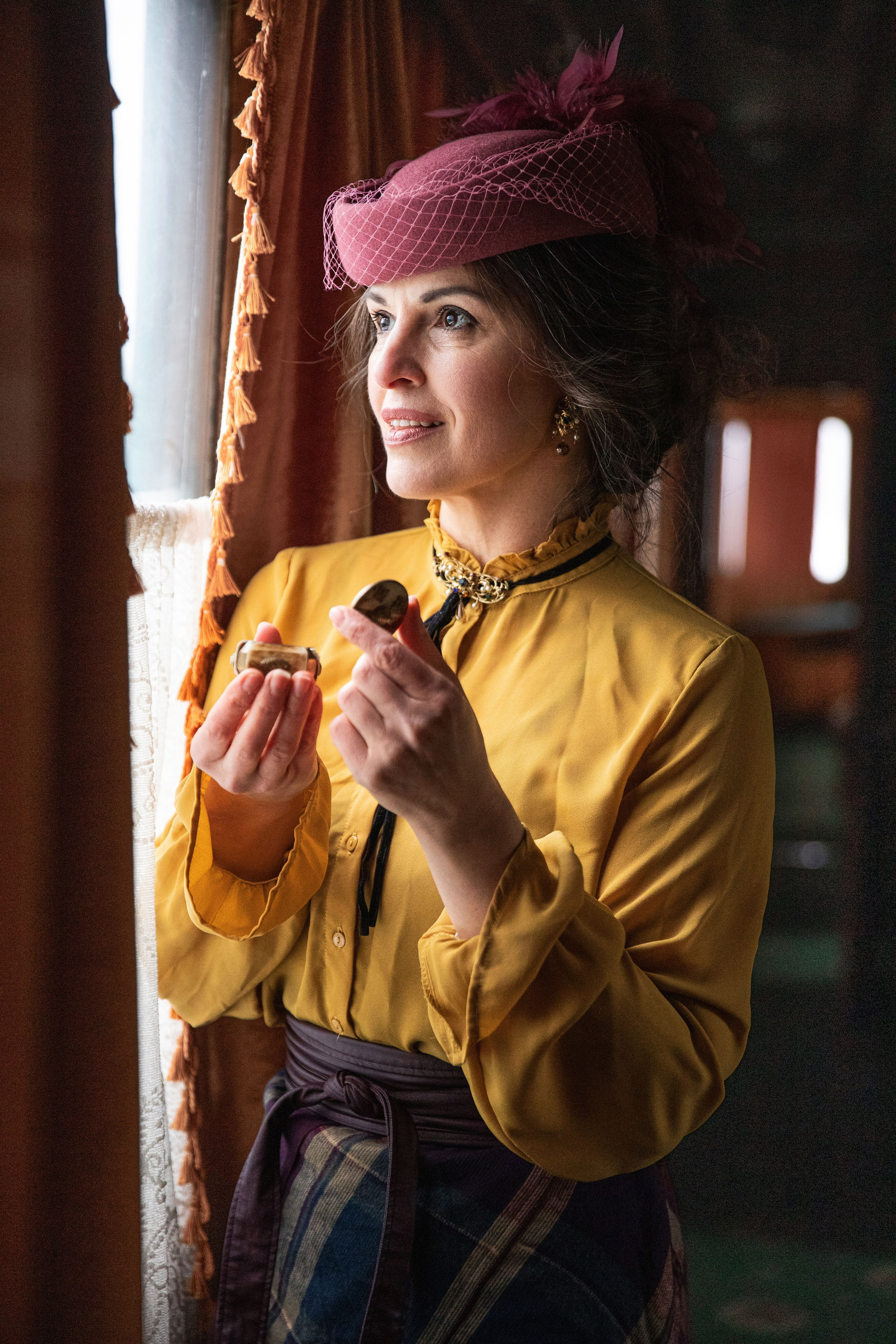 Атмосферна фотоісторія «Потяг і перон» з Юлією. Сімейний та дитячий фотограф Київ, Ірпінь, Буча — Галина Пивоварова