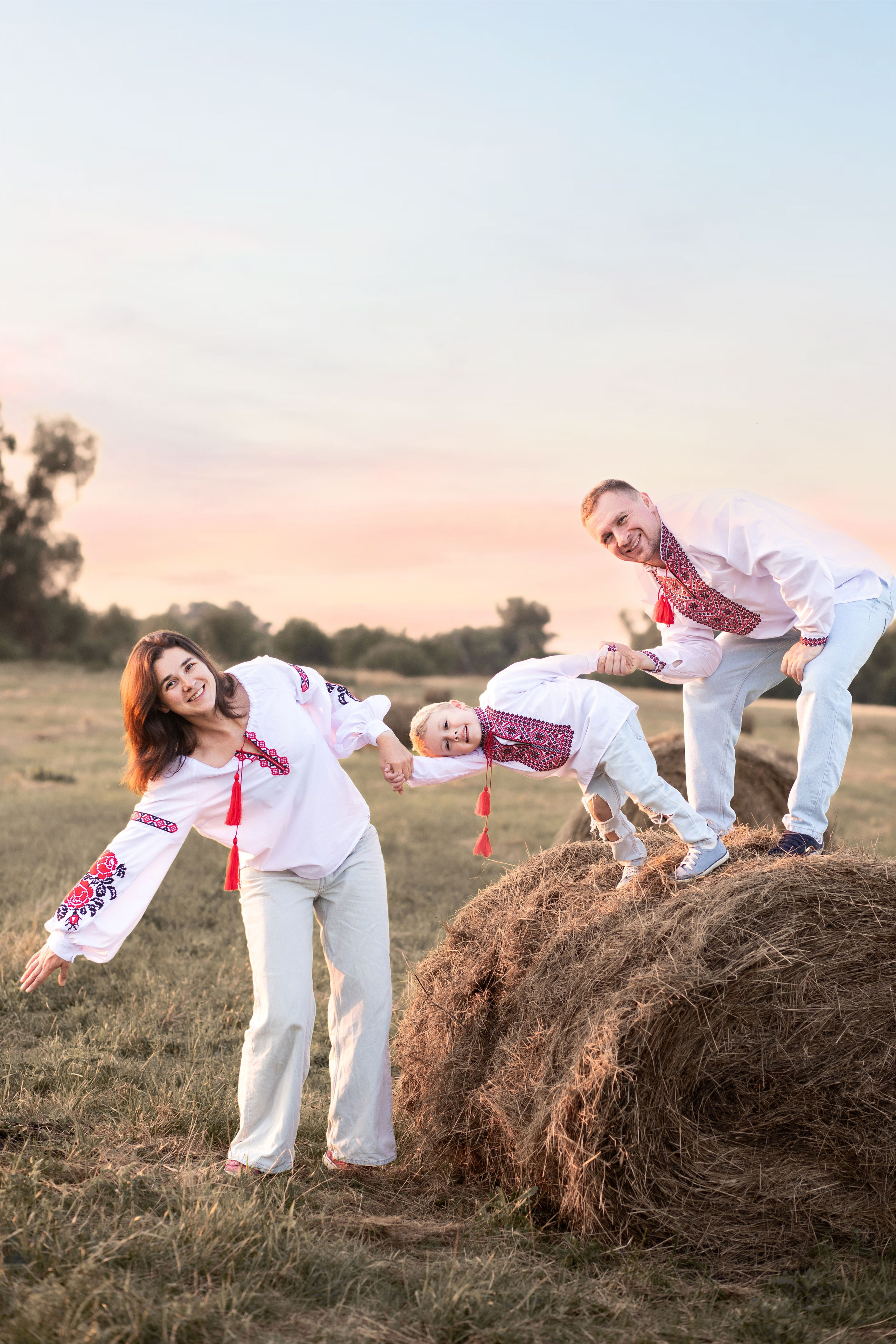 Сімейна фотопрогулянка полем. Сімейний та дитячий фотограф Київ, Ірпінь, Буча — Галина Пивоварова