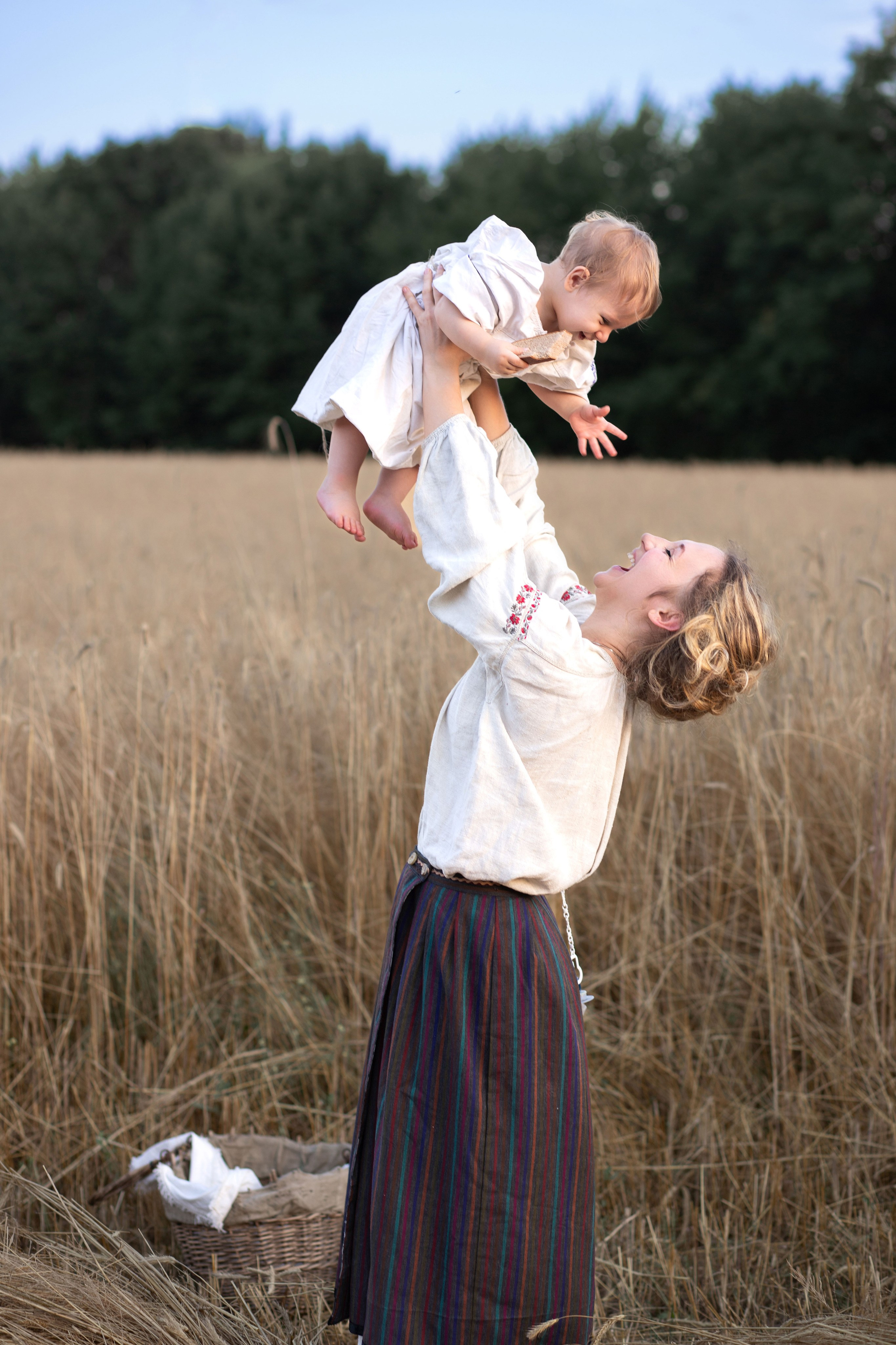 Сімейна фотосесія Надії з малечею в національному стилі. Сімейний та дитячий фотограф Київ, Ірпінь, Буча — Галина Пивоварова