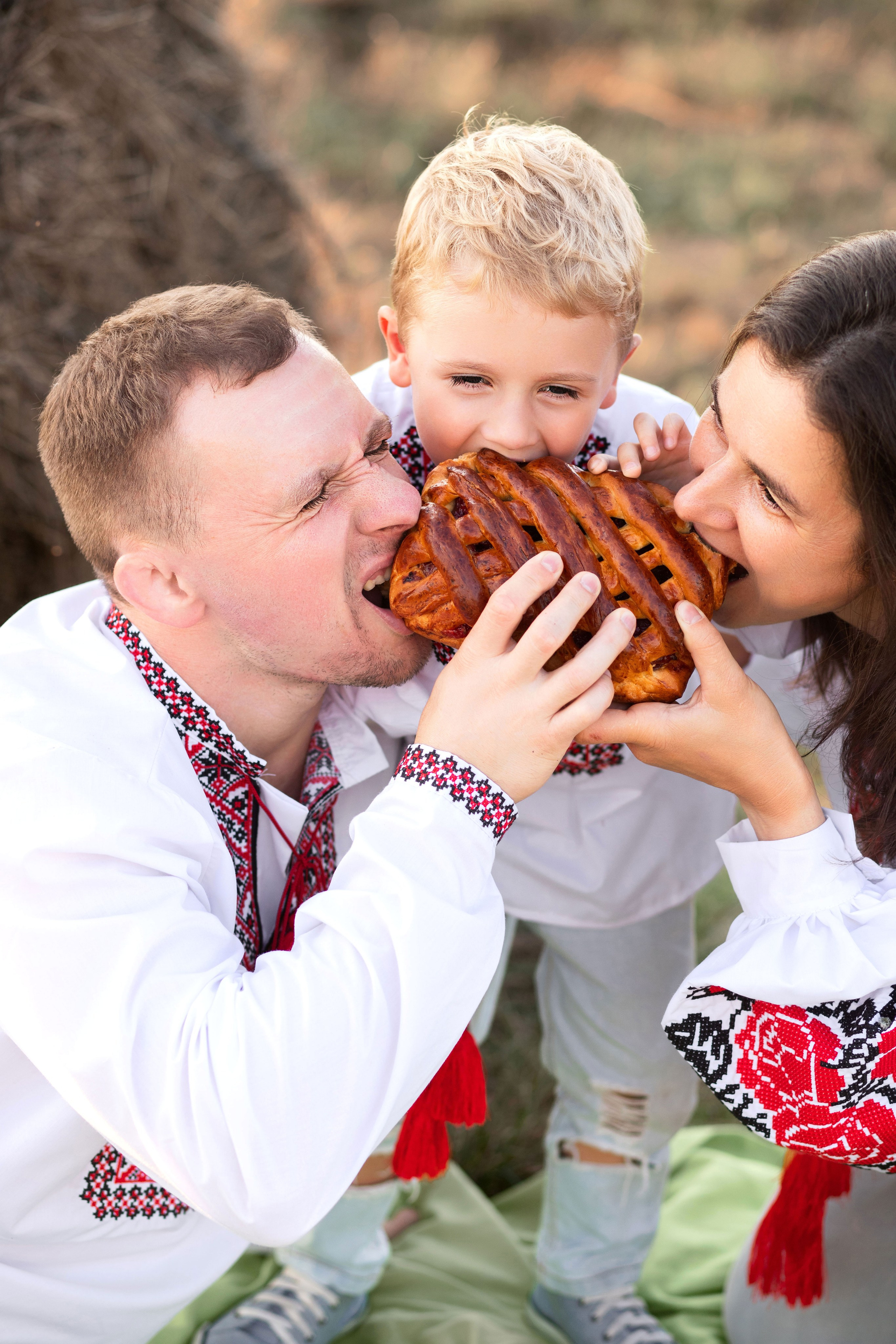 Сімейна фотопрогулянка полем. Сімейний та дитячий фотограф Київ, Ірпінь, Буча — Галина Пивоварова