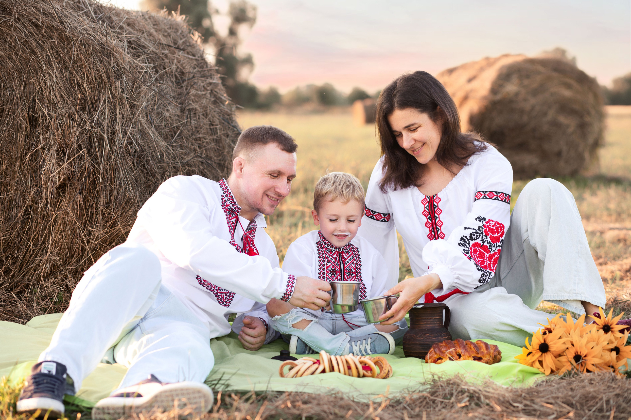 Сімейна фотопрогулянка полем. Сімейний та дитячий фотограф Київ, Ірпінь, Буча — Галина Пивоварова