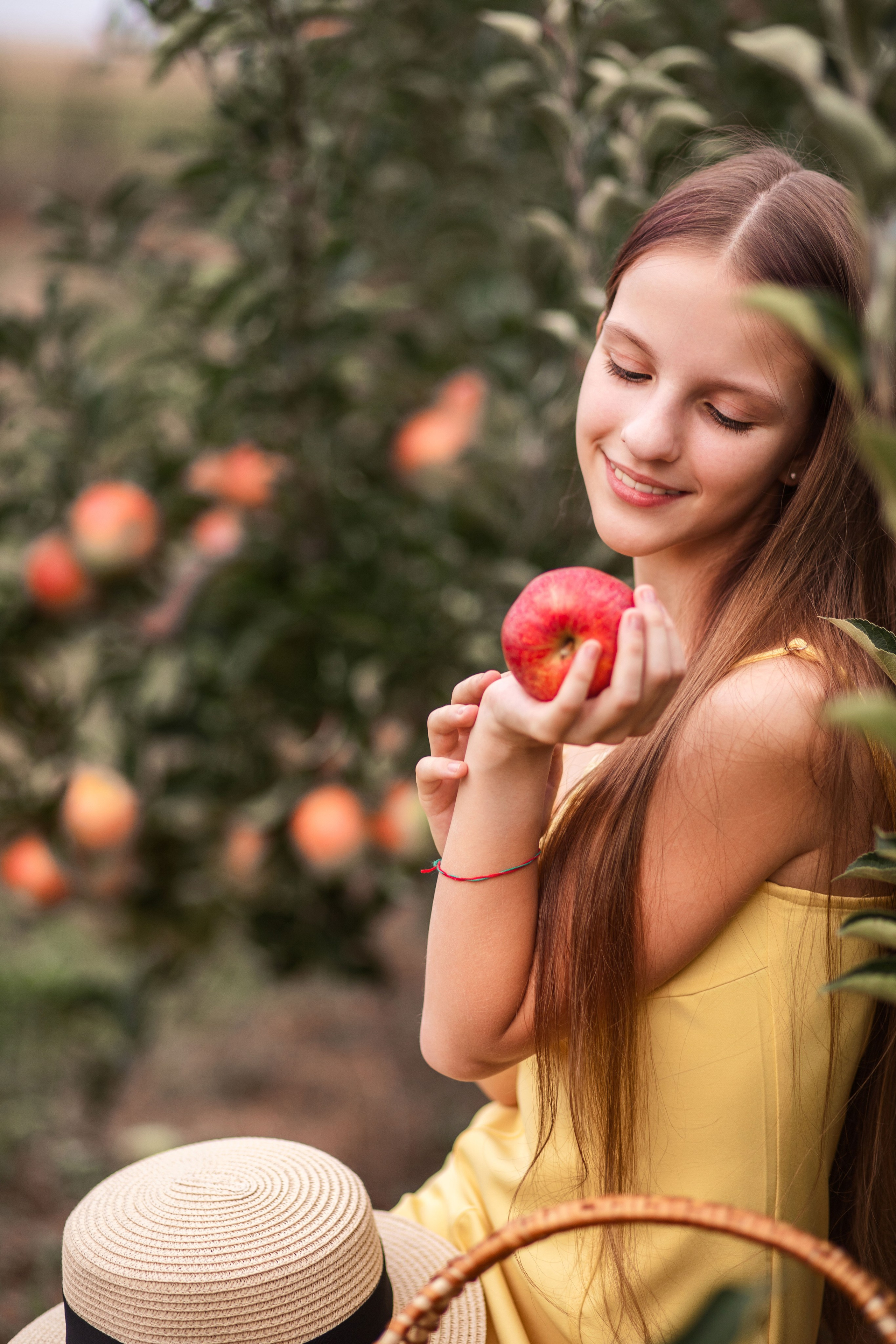 Дитяча фотозйомка в яблуневому саду. Сімейний та дитячий фотограф Київ, Ірпінь, Буча — Галина Пивоварова