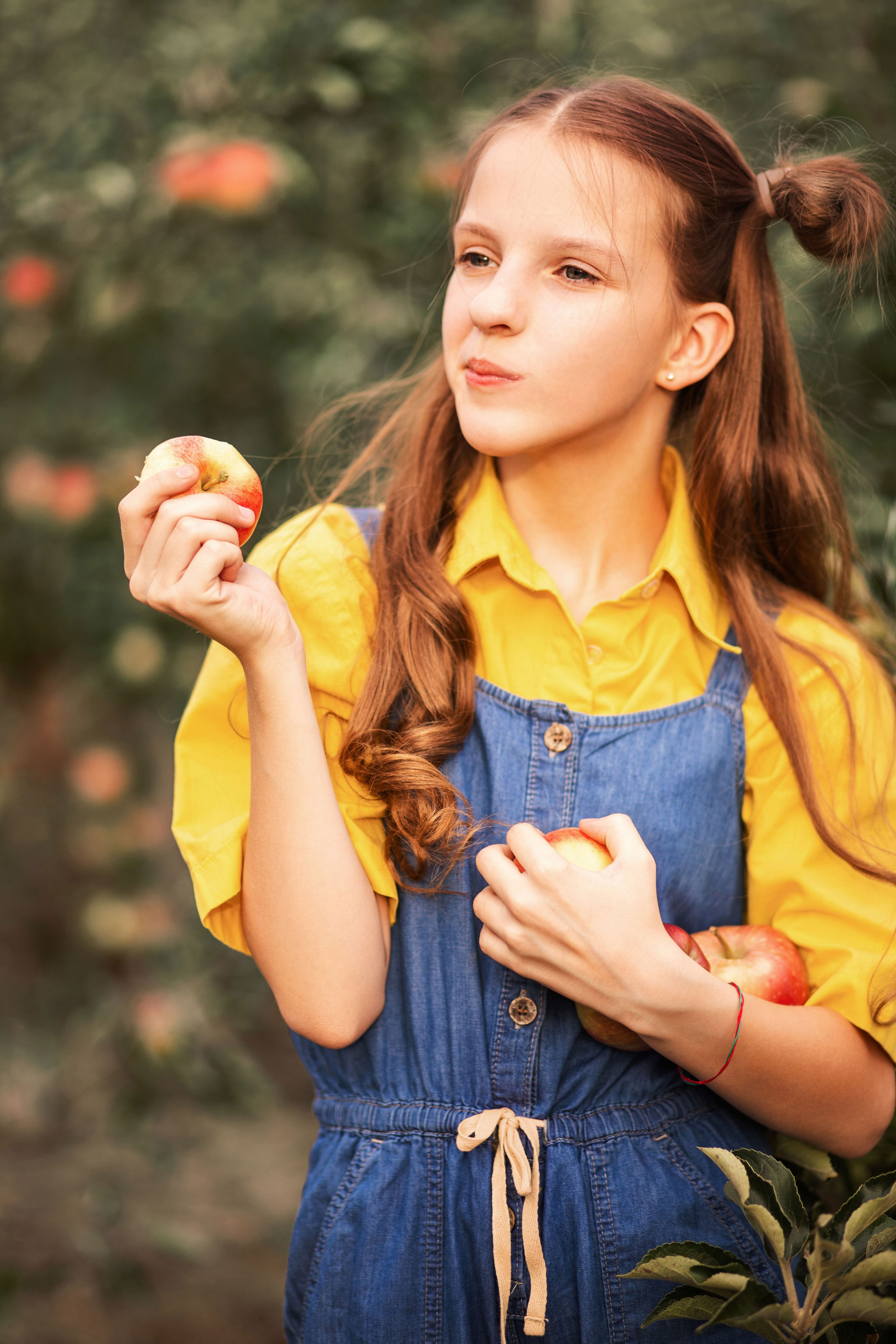 Дитяча фотозйомка в яблуневому саду. Сімейний та дитячий фотограф Київ, Ірпінь, Буча — Галина Пивоварова