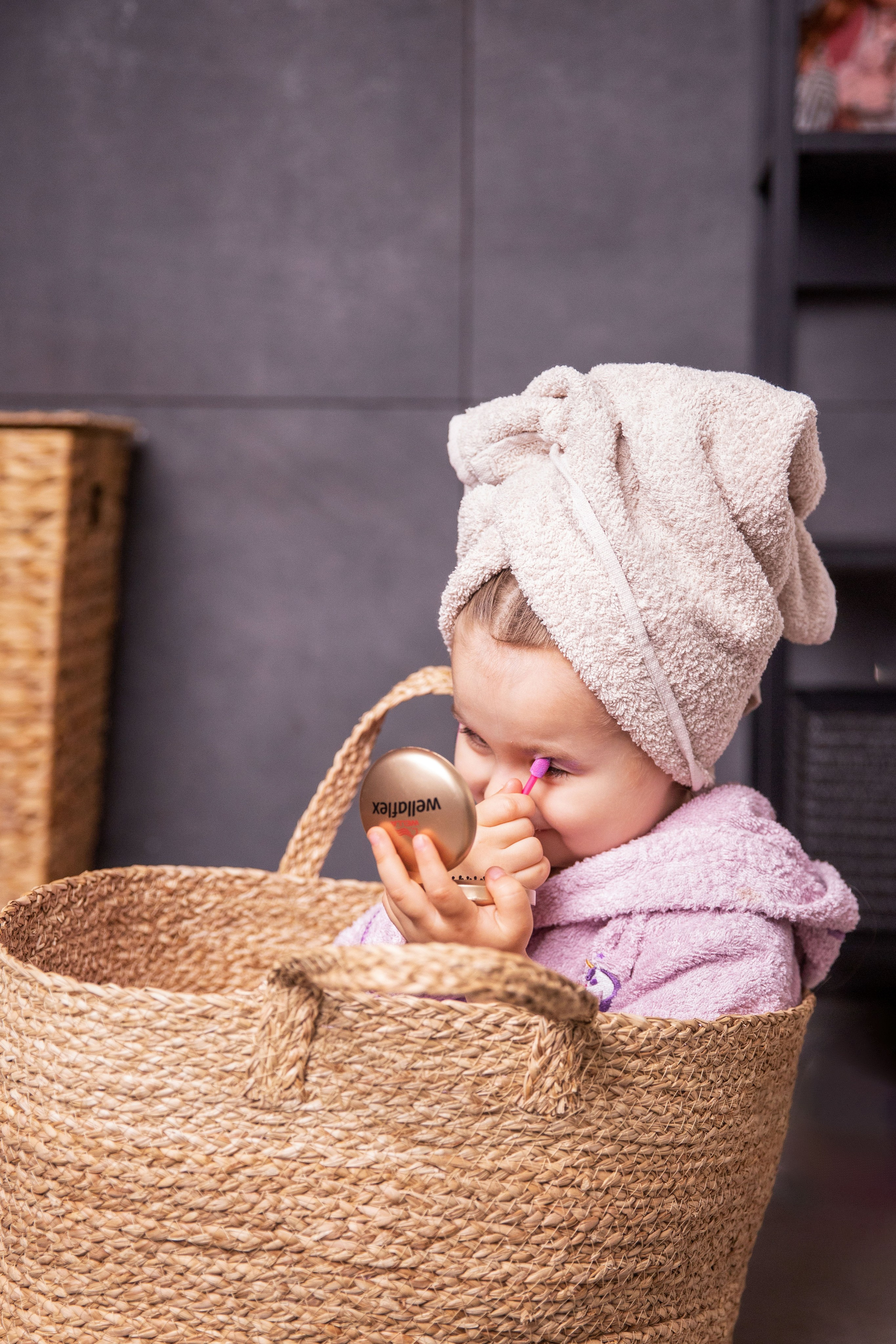 Дитяча весняна зйомка з Улечкою «Дівчата - вони такі дівчата». Сімейний та дитячий фотограф Київ, Ірпінь, Буча — Галина Пивоварова