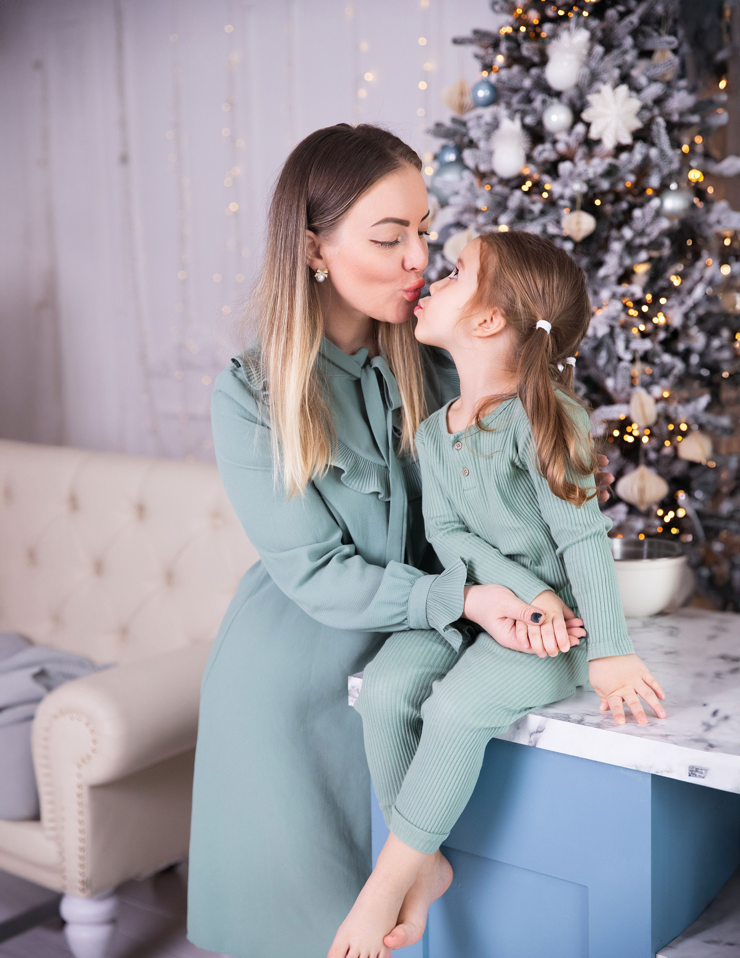 Новорічна сімейна фотозйомка «Свята починаються з кухні». Сімейний та дитячий фотограф Київ, Ірпінь, Буча — Галина Пивоварова