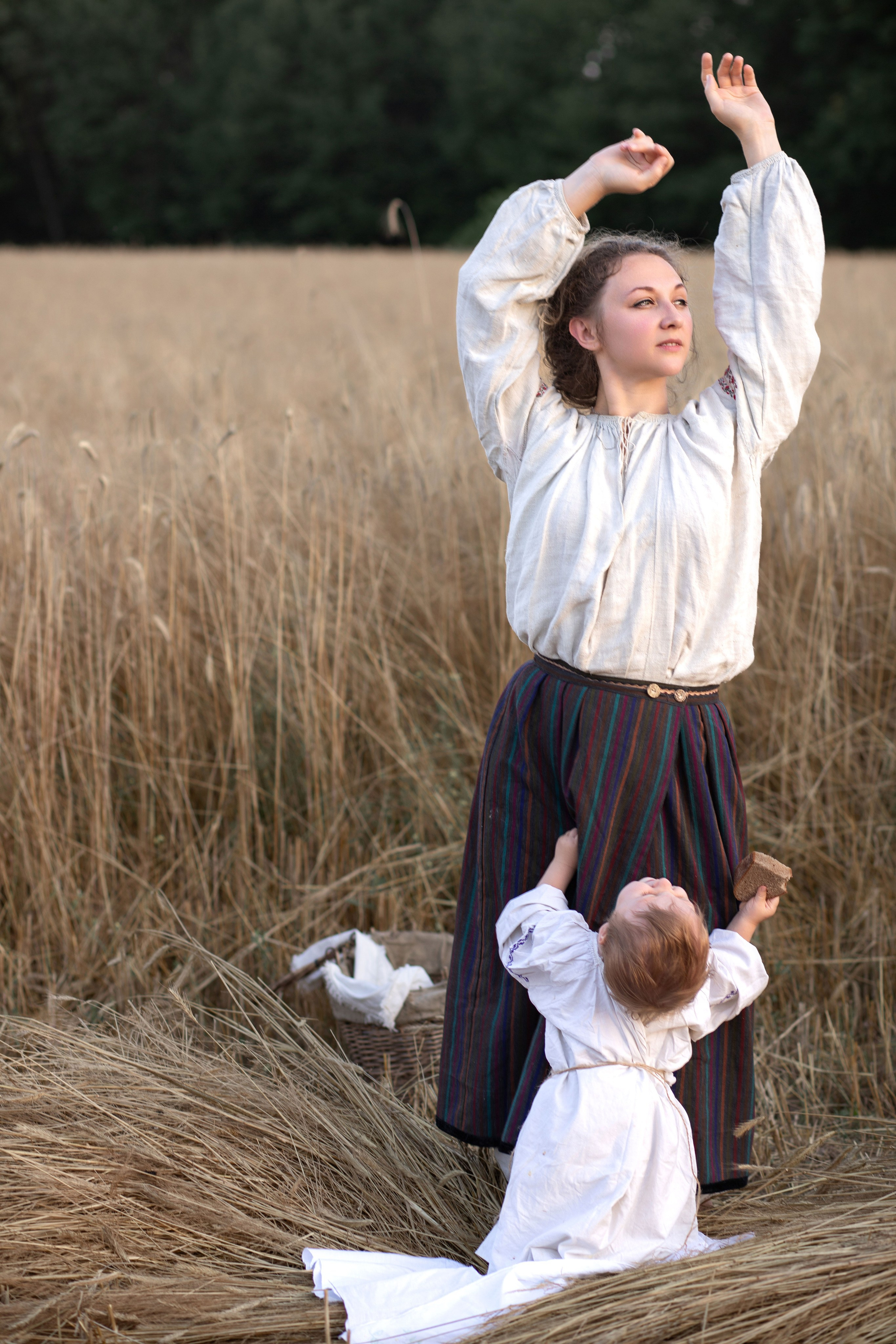 Сімейна фотосесія Надії з малечею в національному стилі. Сімейний та дитячий фотограф Київ, Ірпінь, Буча — Галина Пивоварова