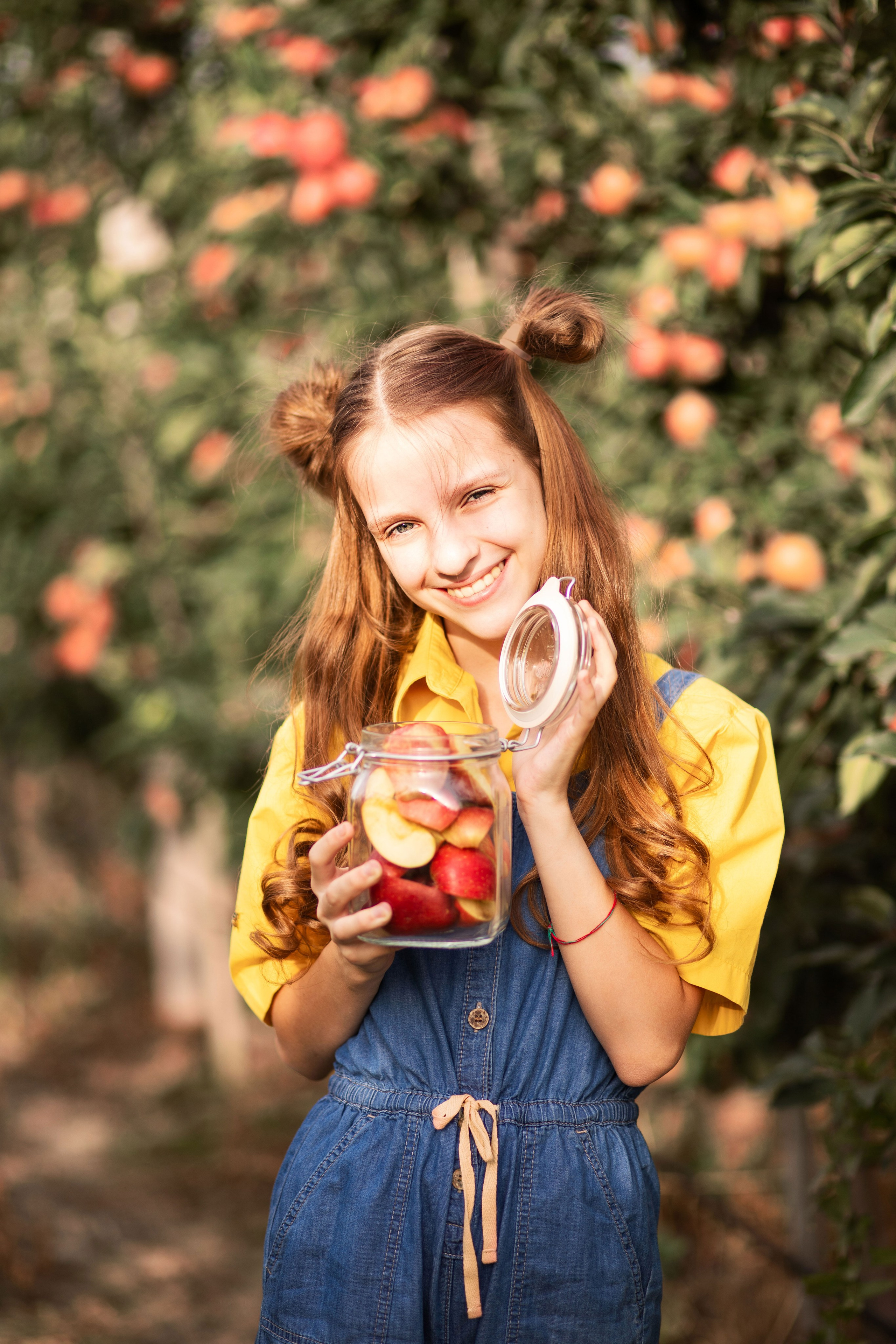 Дитяча фотозйомка в яблуневому саду. Сімейний та дитячий фотограф Київ, Ірпінь, Буча — Галина Пивоварова