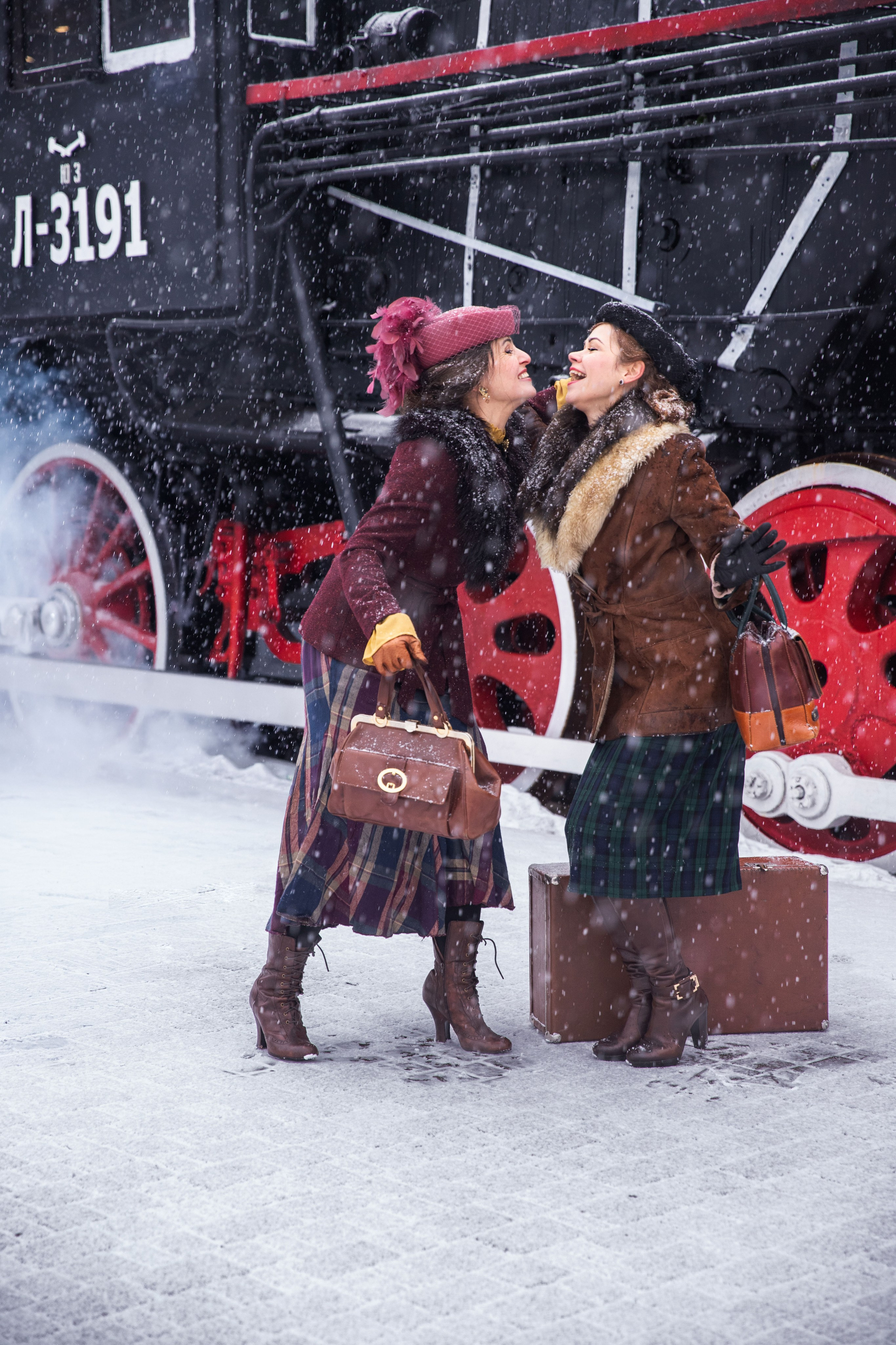 Атмосферна фотоісторія «Потяг і перон» з Юлією. Сімейний та дитячий фотограф Київ, Ірпінь, Буча — Галина Пивоварова