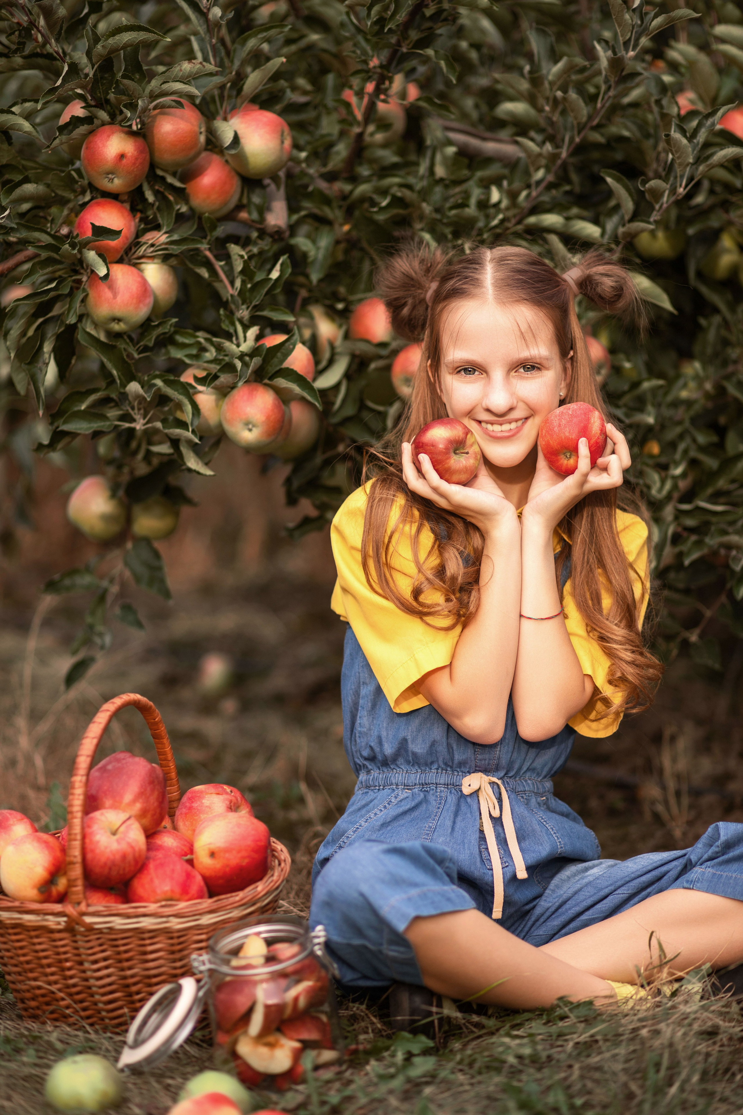 Дитяча фотозйомка в яблуневому саду. Сімейний та дитячий фотограф Київ, Ірпінь, Буча — Галина Пивоварова