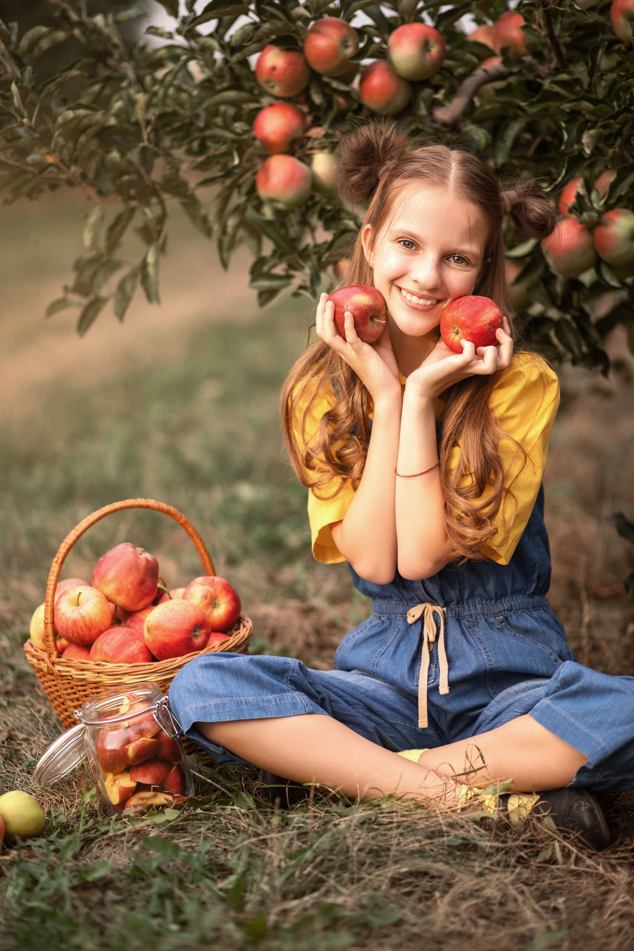 Дитяча фотозйомка в яблуневому саду. Сімейний та дитячий фотограф Київ, Ірпінь, Буча — Галина Пивоварова
