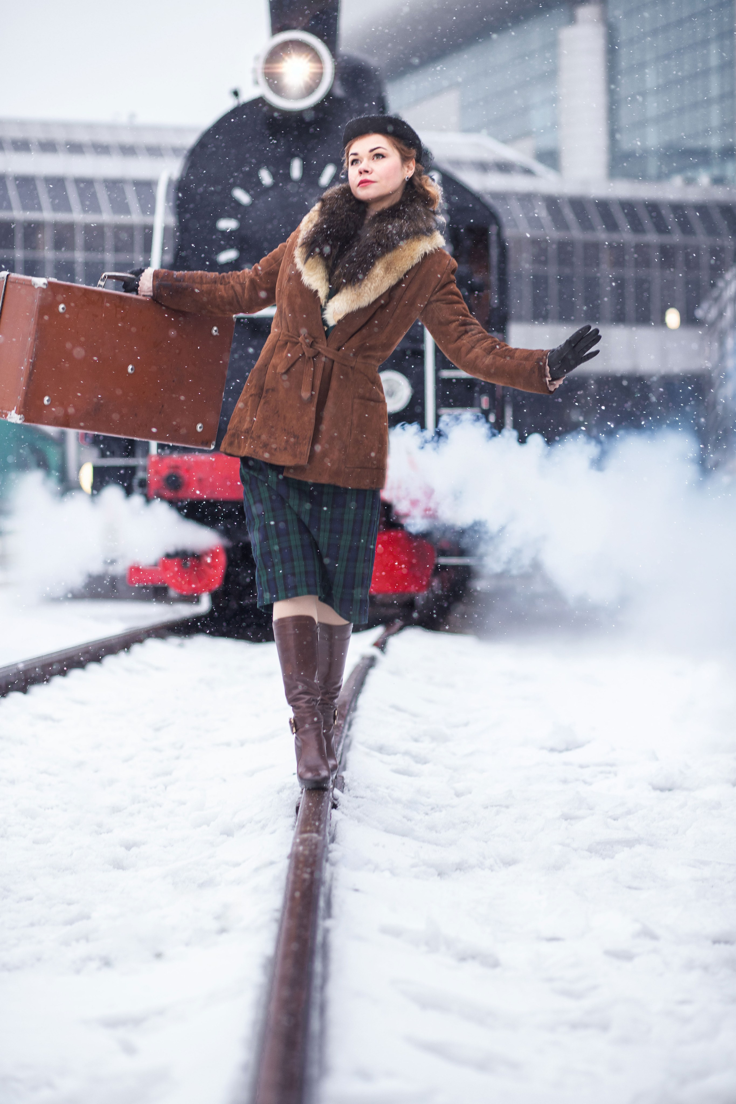 Атмосферна фотоісторія «Потяг і перон» з Юлією. Сімейний та дитячий фотограф Київ, Ірпінь, Буча — Галина Пивоварова