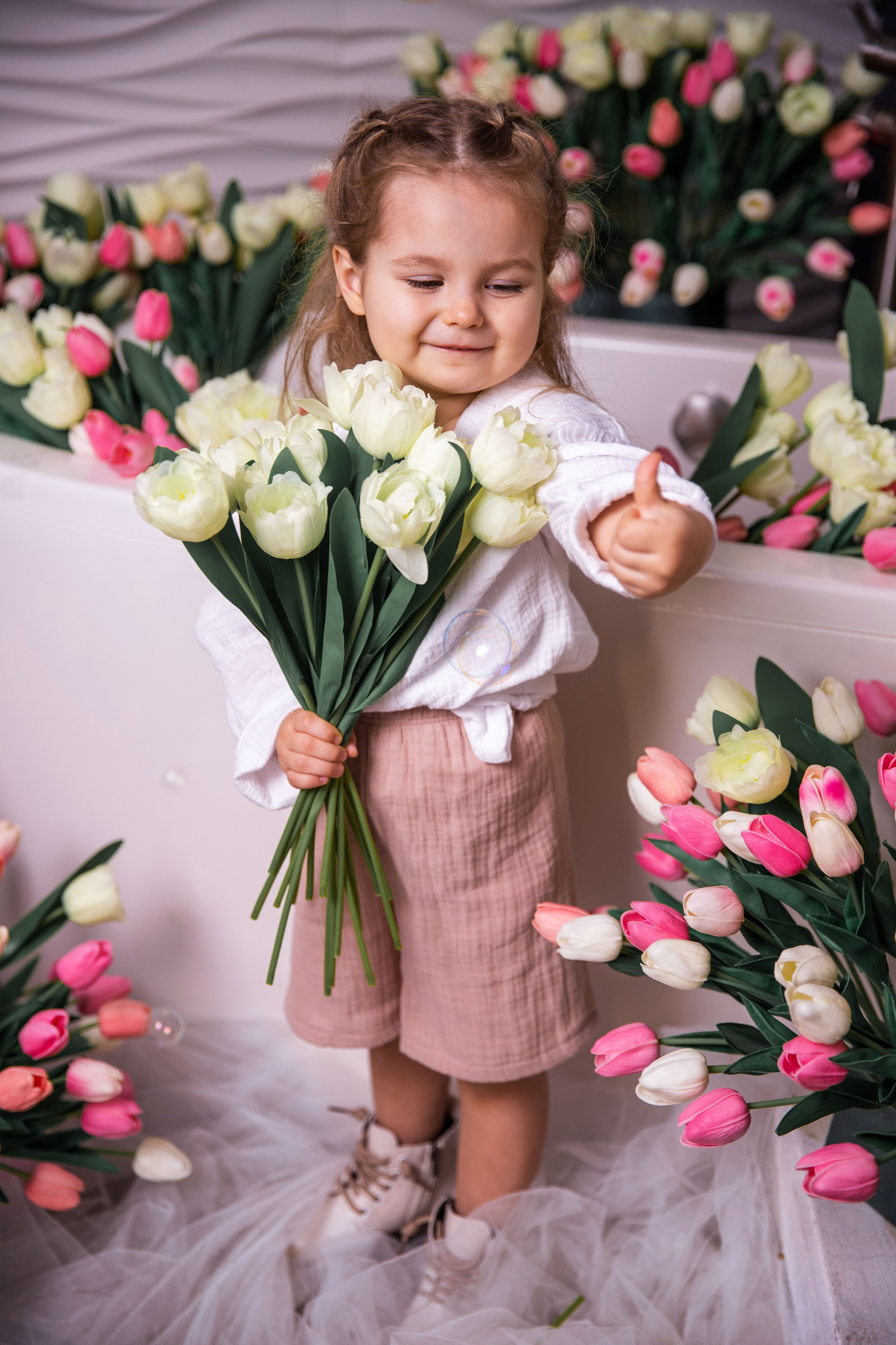 Дитяча весняна зйомка з Улечкою «Дівчата - вони такі дівчата». Сімейний та дитячий фотограф Київ, Ірпінь, Буча — Галина Пивоварова