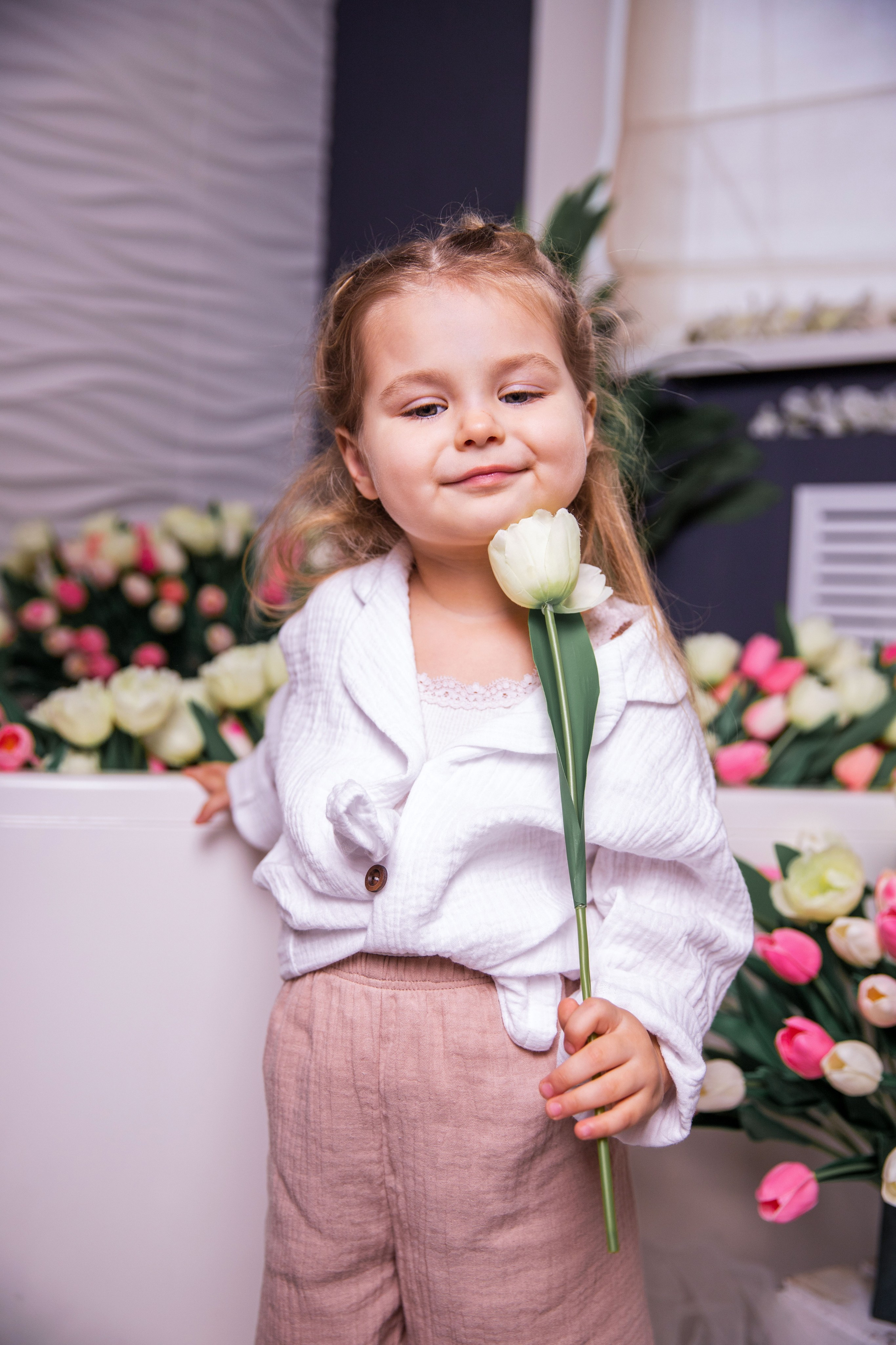 Дитяча весняна зйомка з Улечкою «Дівчата - вони такі дівчата». Сімейний та дитячий фотограф Київ, Ірпінь, Буча — Галина Пивоварова