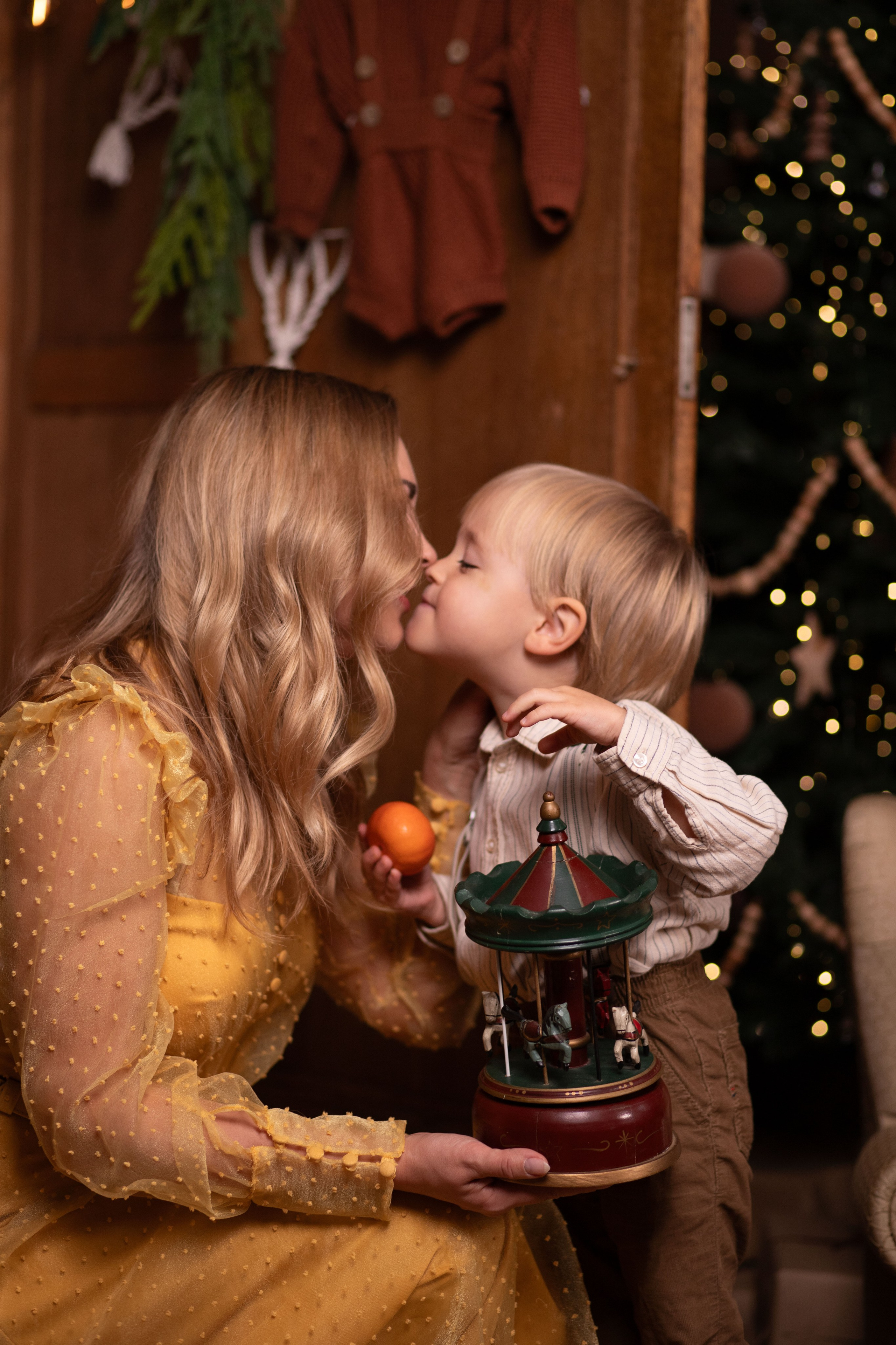 Новорічна дитяча фотозйомка «Мандариновий час». Сімейний та дитячий фотограф Київ, Ірпінь, Буча — Галина Пивоварова