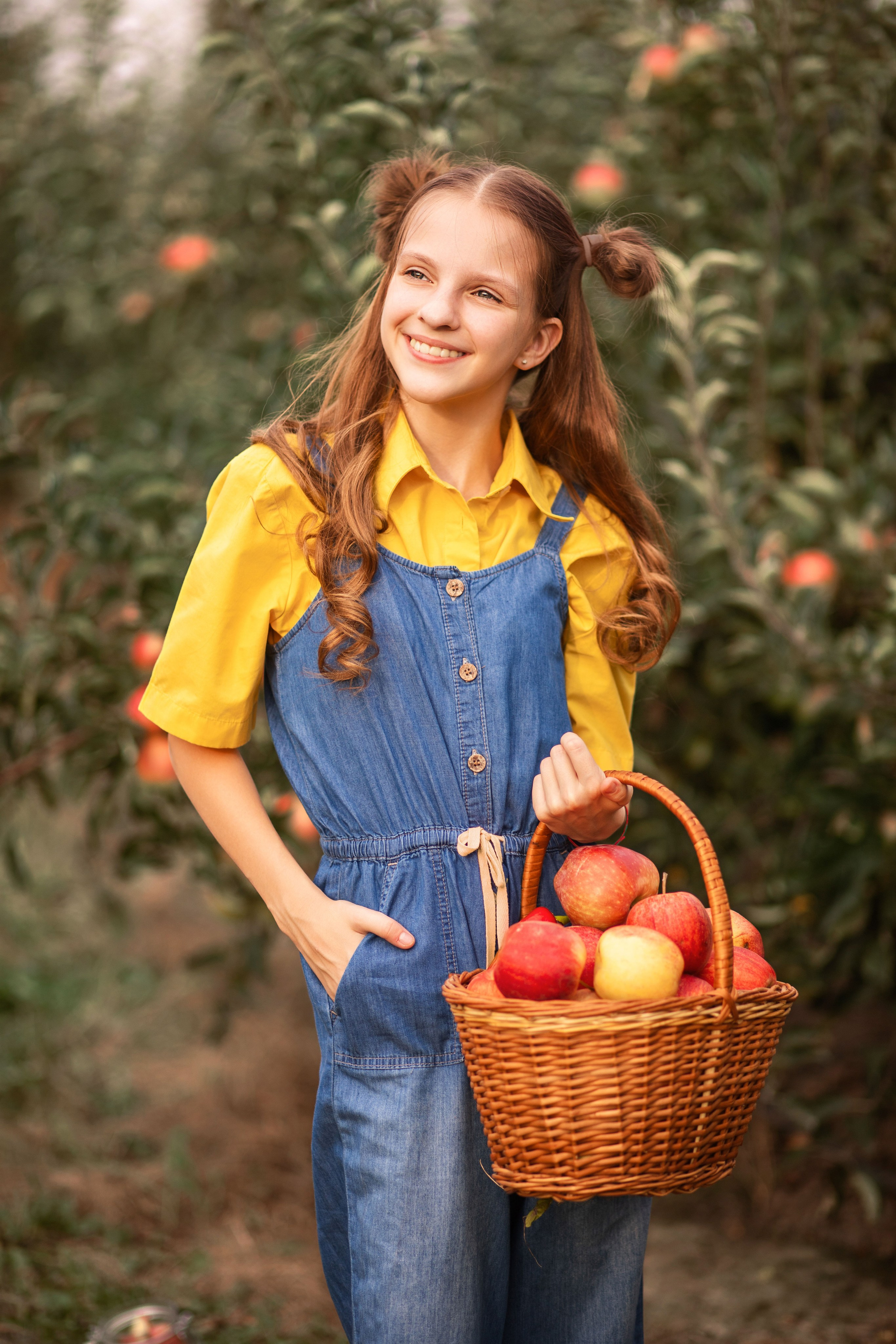 Дитяча фотозйомка в яблуневому саду. Сімейний та дитячий фотограф Київ, Ірпінь, Буча — Галина Пивоварова
