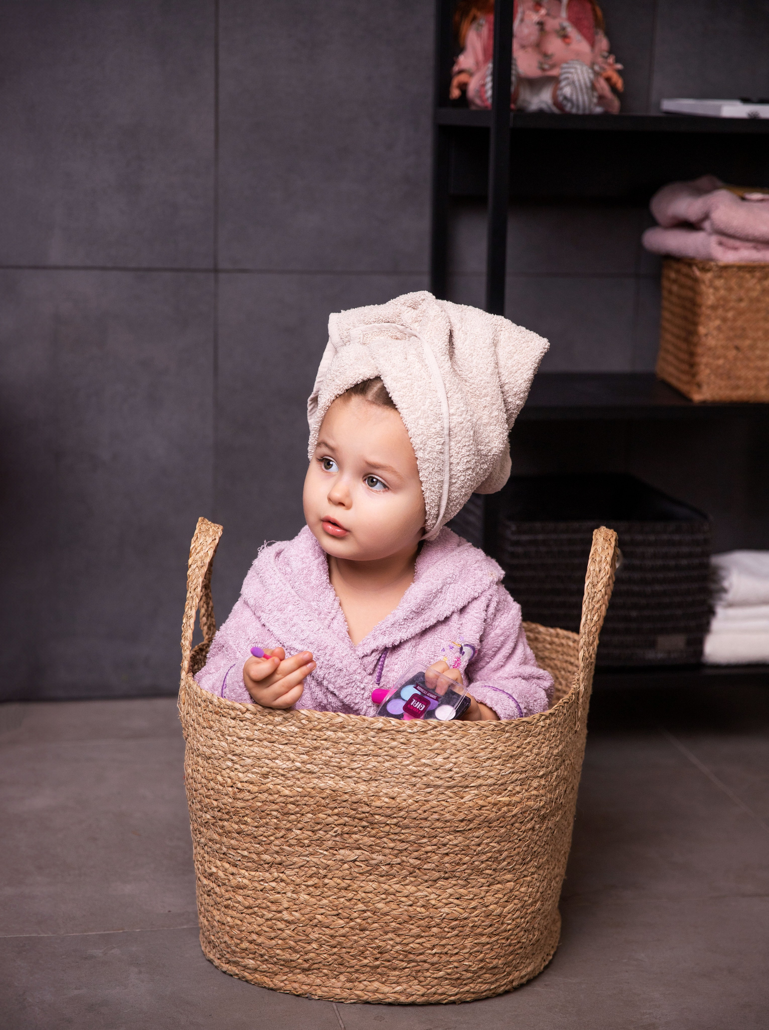 Дитяча весняна зйомка з Улечкою «Дівчата - вони такі дівчата». Сімейний та дитячий фотограф Київ, Ірпінь, Буча — Галина Пивоварова