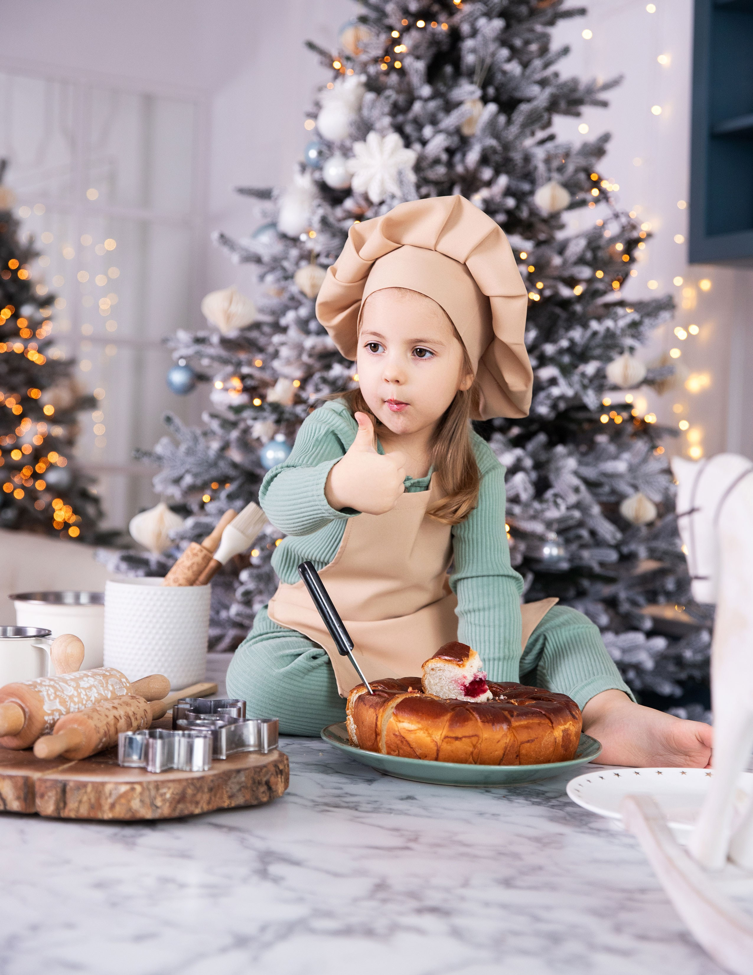 Новорічна сімейна фотозйомка «Свята починаються з кухні». Сімейний та дитячий фотограф Київ, Ірпінь, Буча — Галина Пивоварова