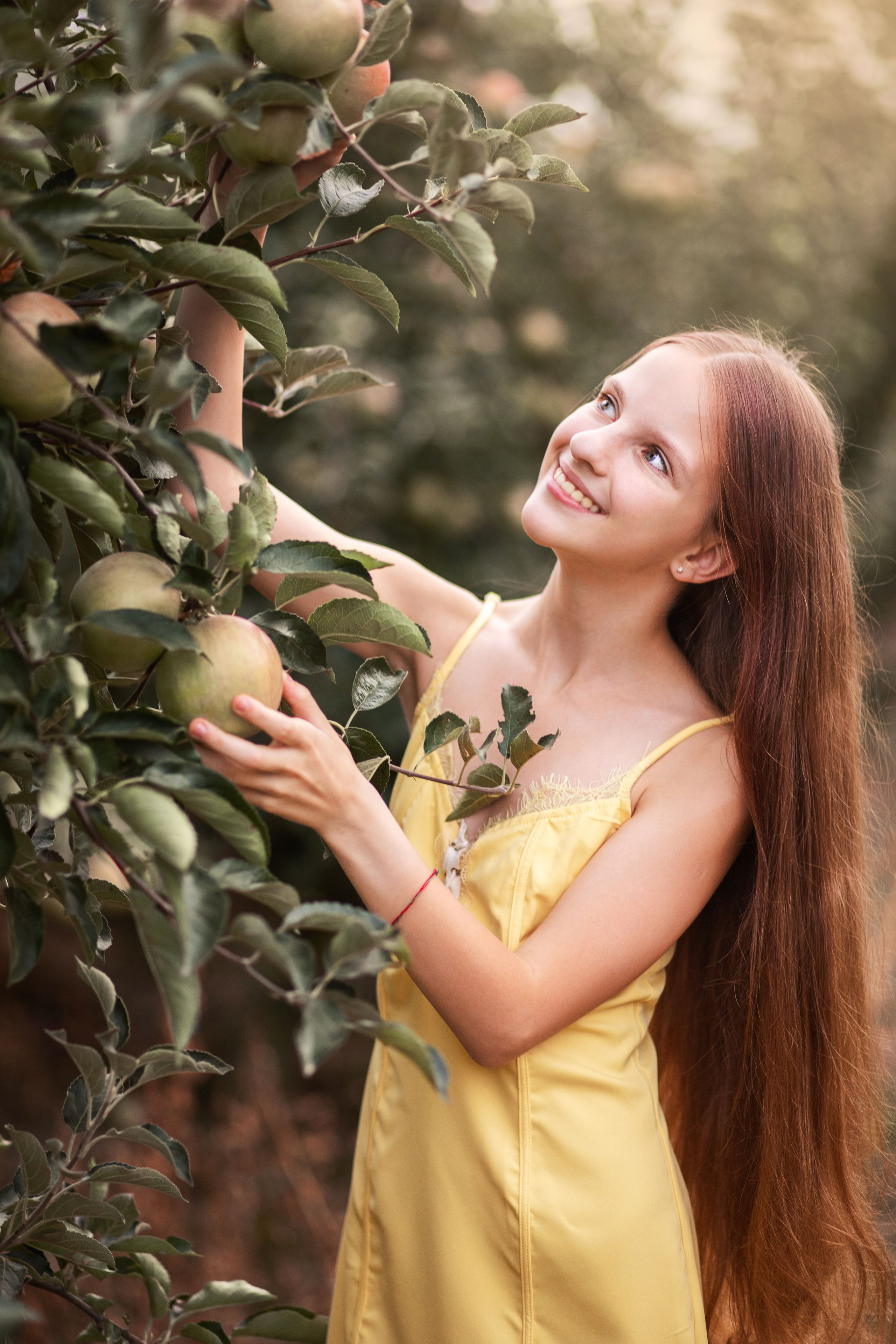 Дитяча фотозйомка в яблуневому саду. Сімейний та дитячий фотограф Київ, Ірпінь, Буча — Галина Пивоварова