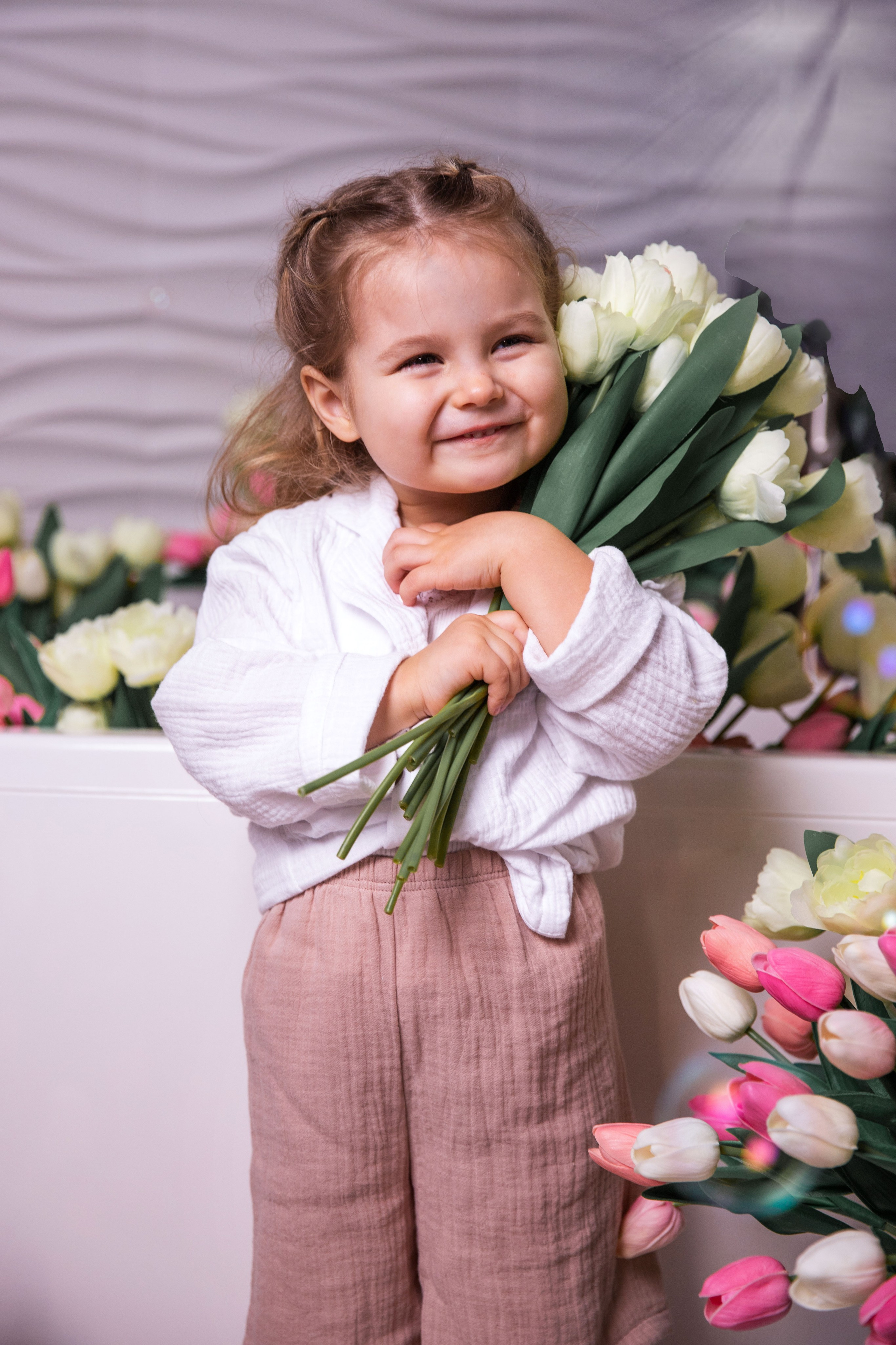Дитяча весняна зйомка з Улечкою «Дівчата - вони такі дівчата». Сімейний та дитячий фотограф Київ, Ірпінь, Буча — Галина Пивоварова