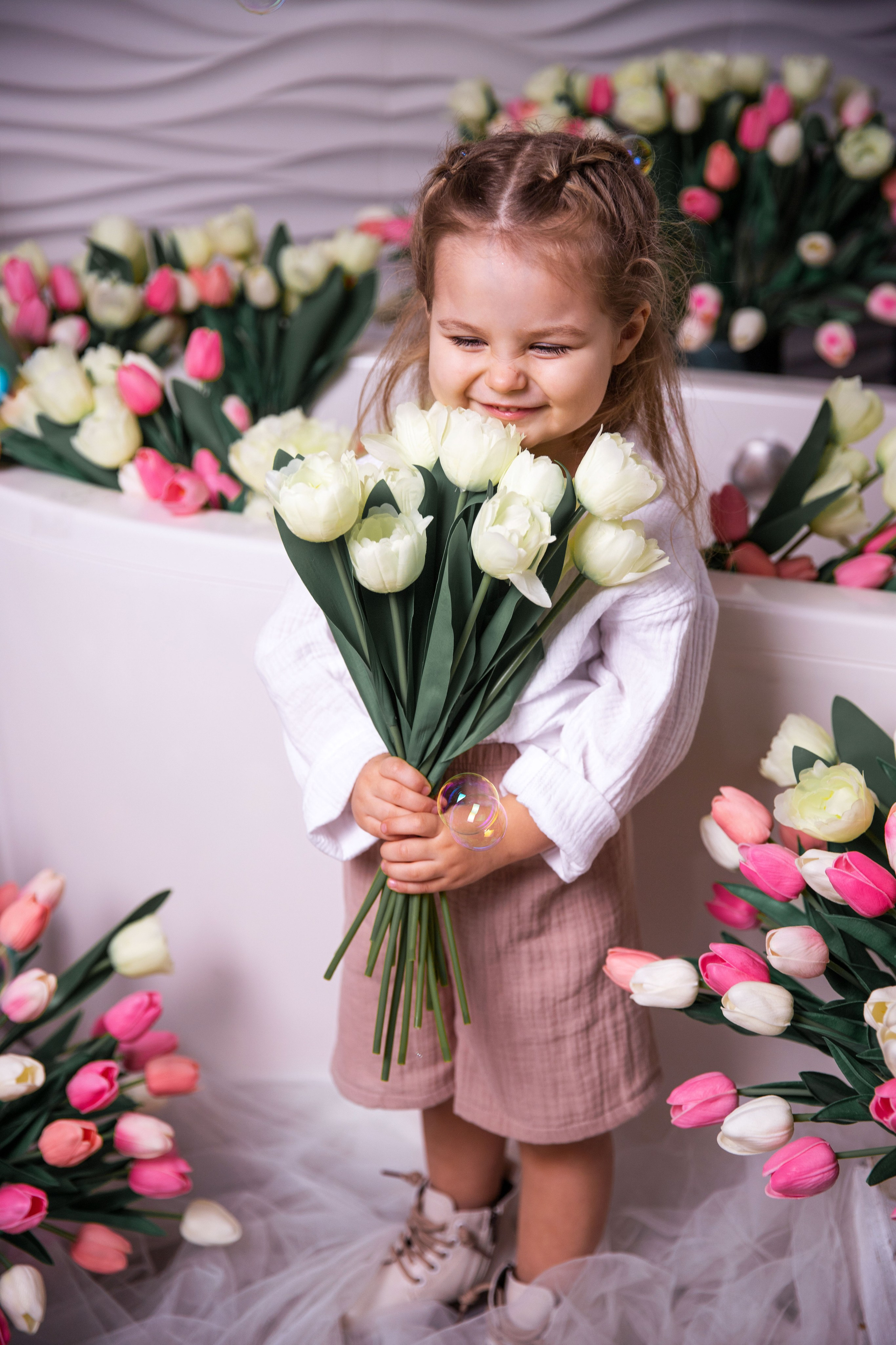 Дитяча весняна зйомка з Улечкою «Дівчата - вони такі дівчата». Сімейний та дитячий фотограф Київ, Ірпінь, Буча — Галина Пивоварова