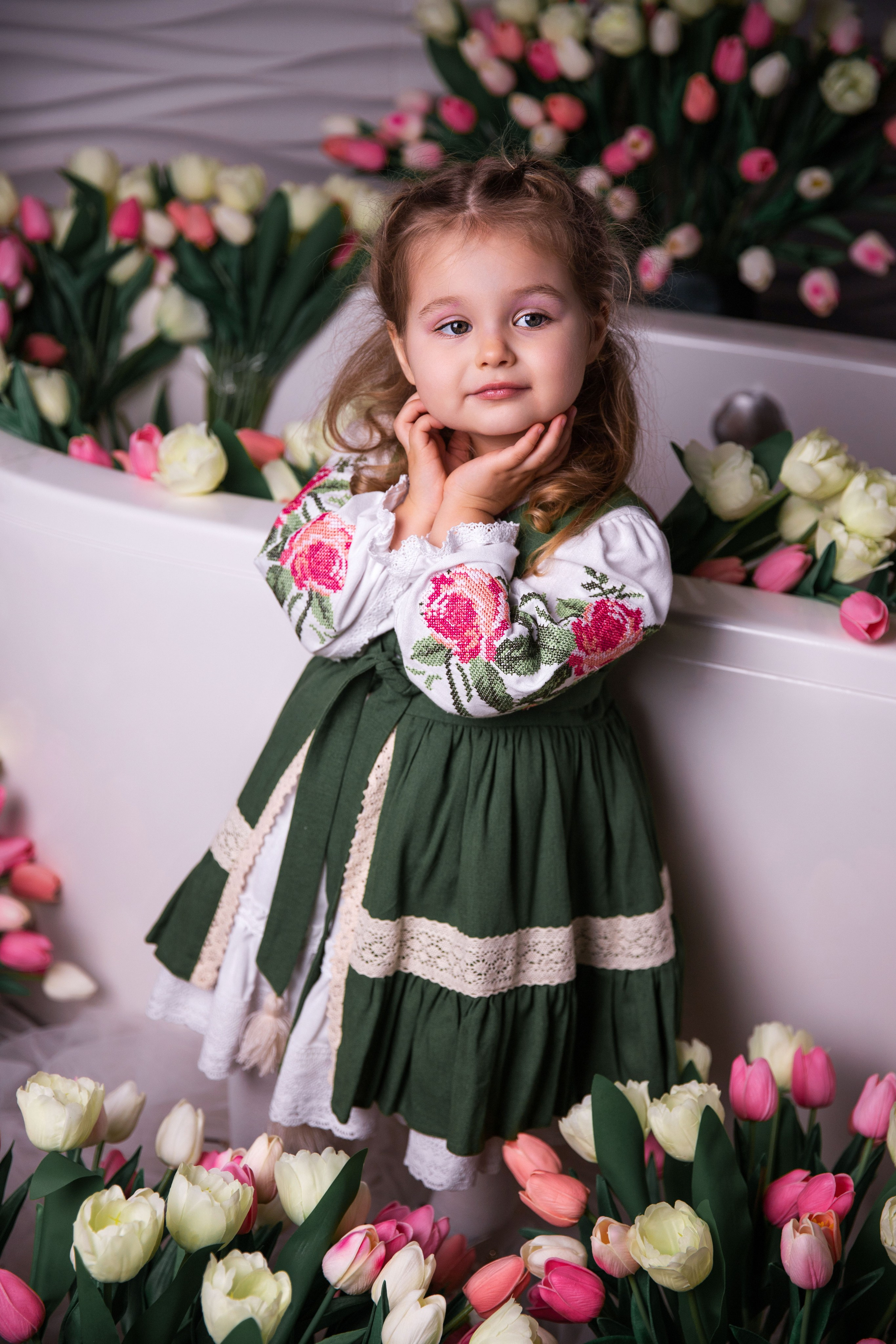 Дитяча весняна зйомка з Улечкою «Дівчата - вони такі дівчата». Сімейний та дитячий фотограф Київ, Ірпінь, Буча — Галина Пивоварова