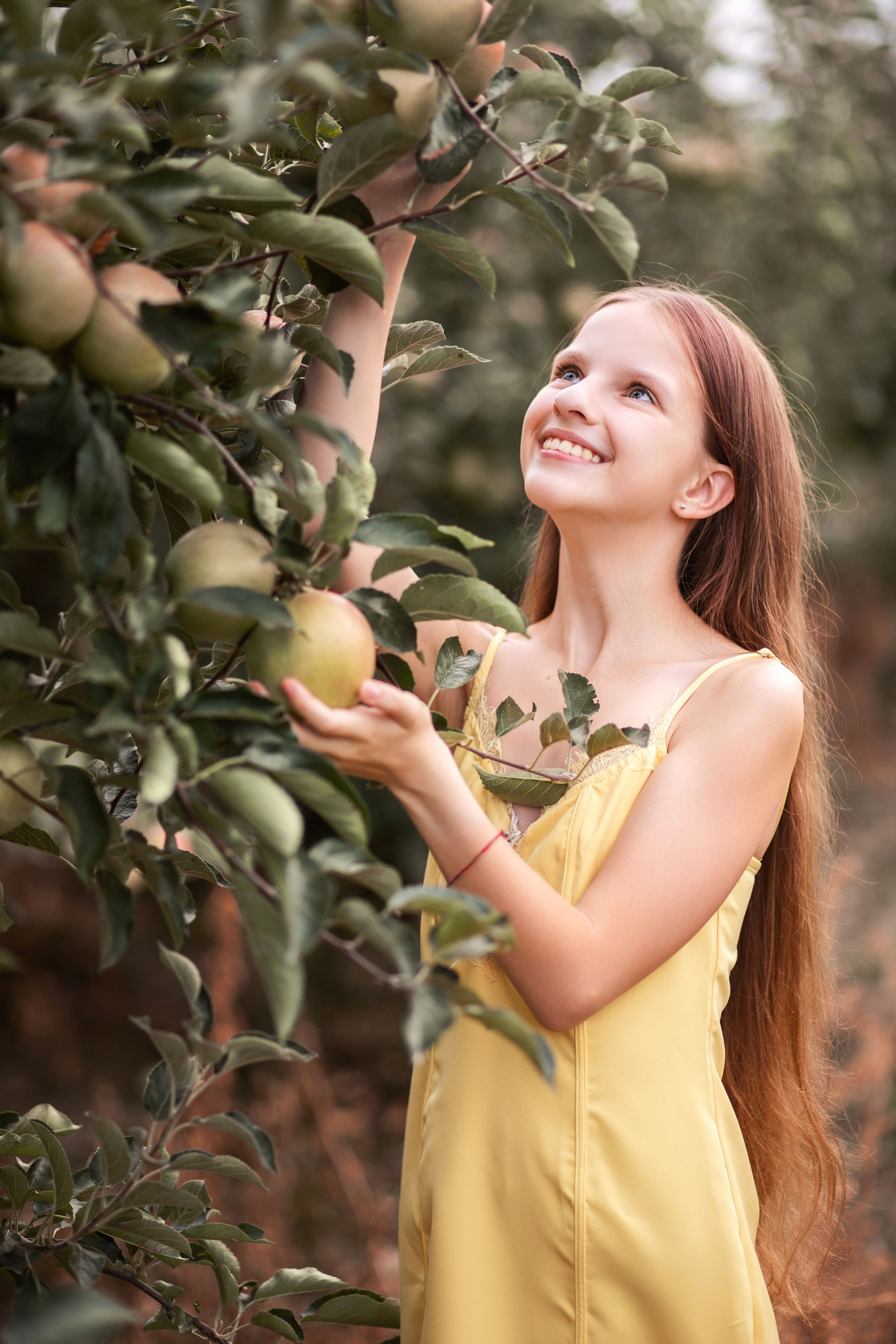 Дитяча фотозйомка в яблуневому саду. Сімейний та дитячий фотограф Київ, Ірпінь, Буча — Галина Пивоварова