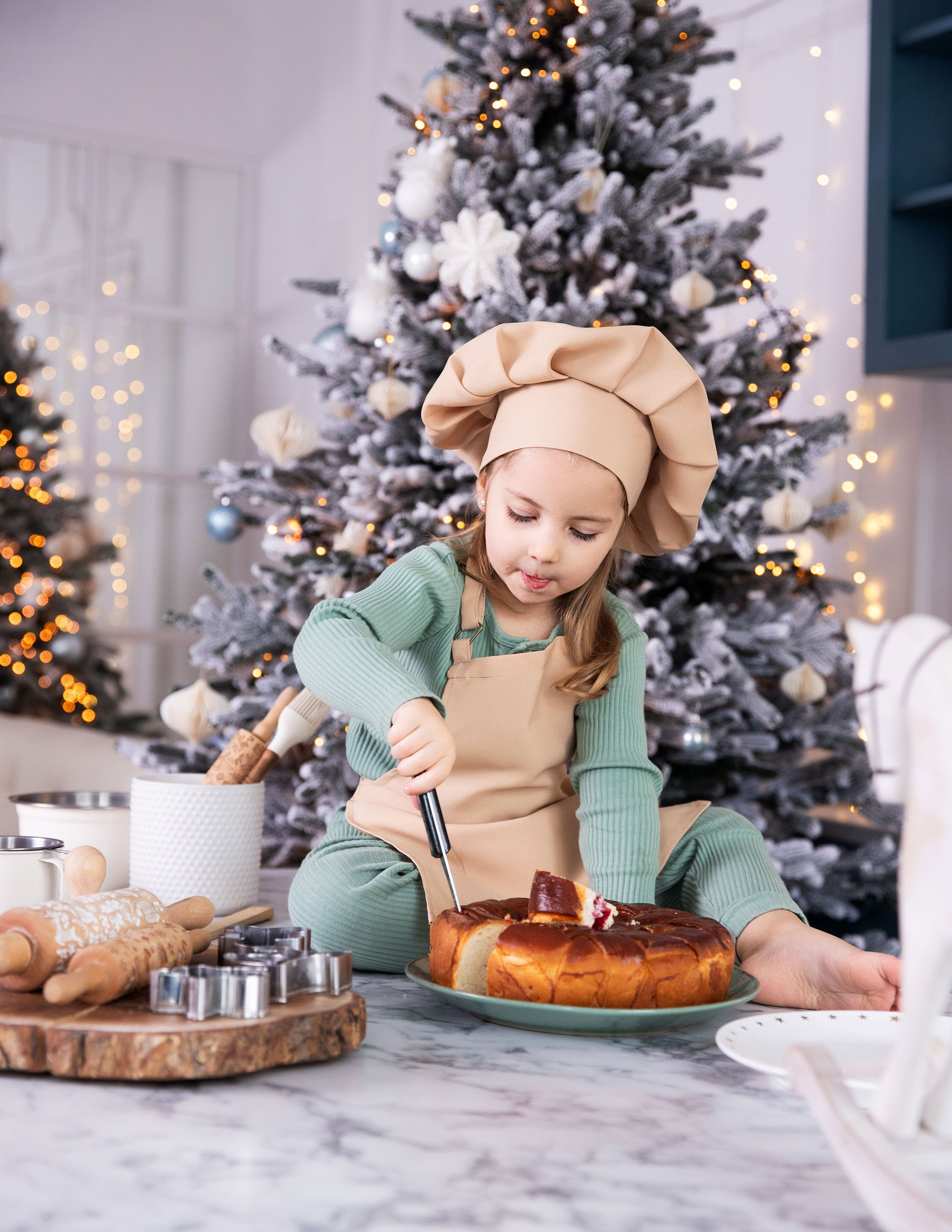 Новорічна сімейна фотозйомка «Свята починаються з кухні». Сімейний та дитячий фотограф Київ, Ірпінь, Буча — Галина Пивоварова