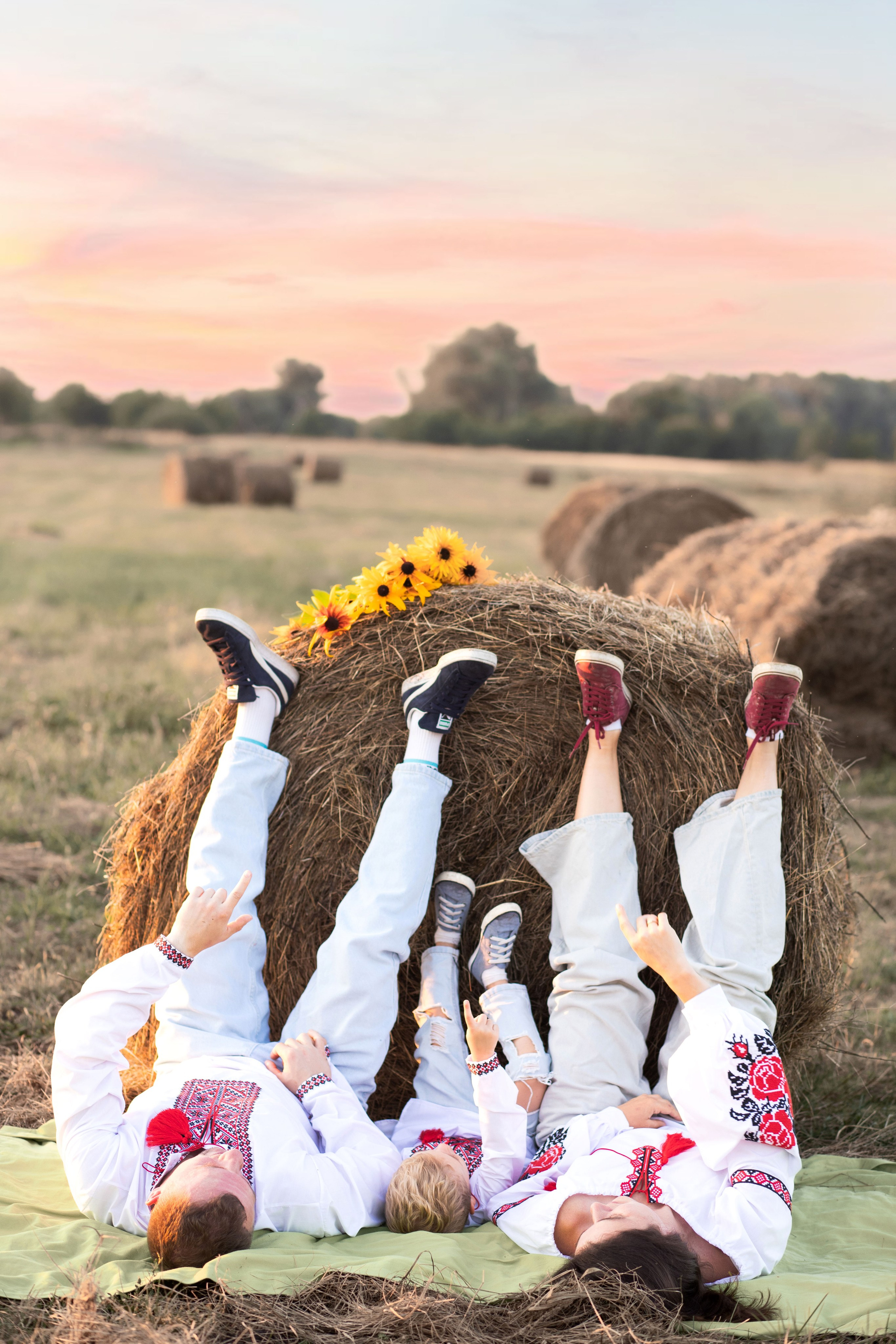 Сімейна фотопрогулянка полем. Сімейний та дитячий фотограф Київ, Ірпінь, Буча — Галина Пивоварова