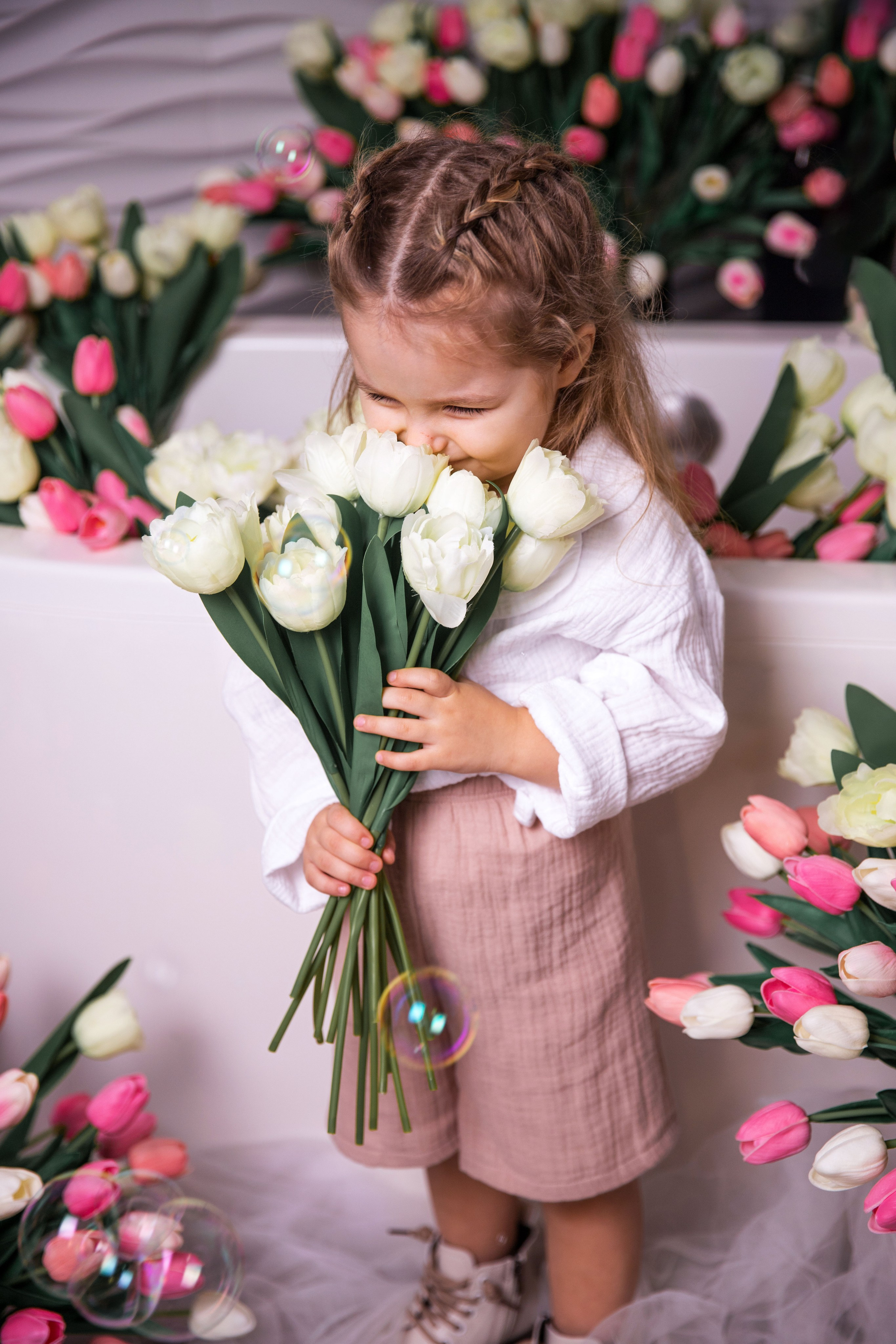 Дитяча весняна зйомка з Улечкою «Дівчата - вони такі дівчата». Сімейний та дитячий фотограф Київ, Ірпінь, Буча — Галина Пивоварова