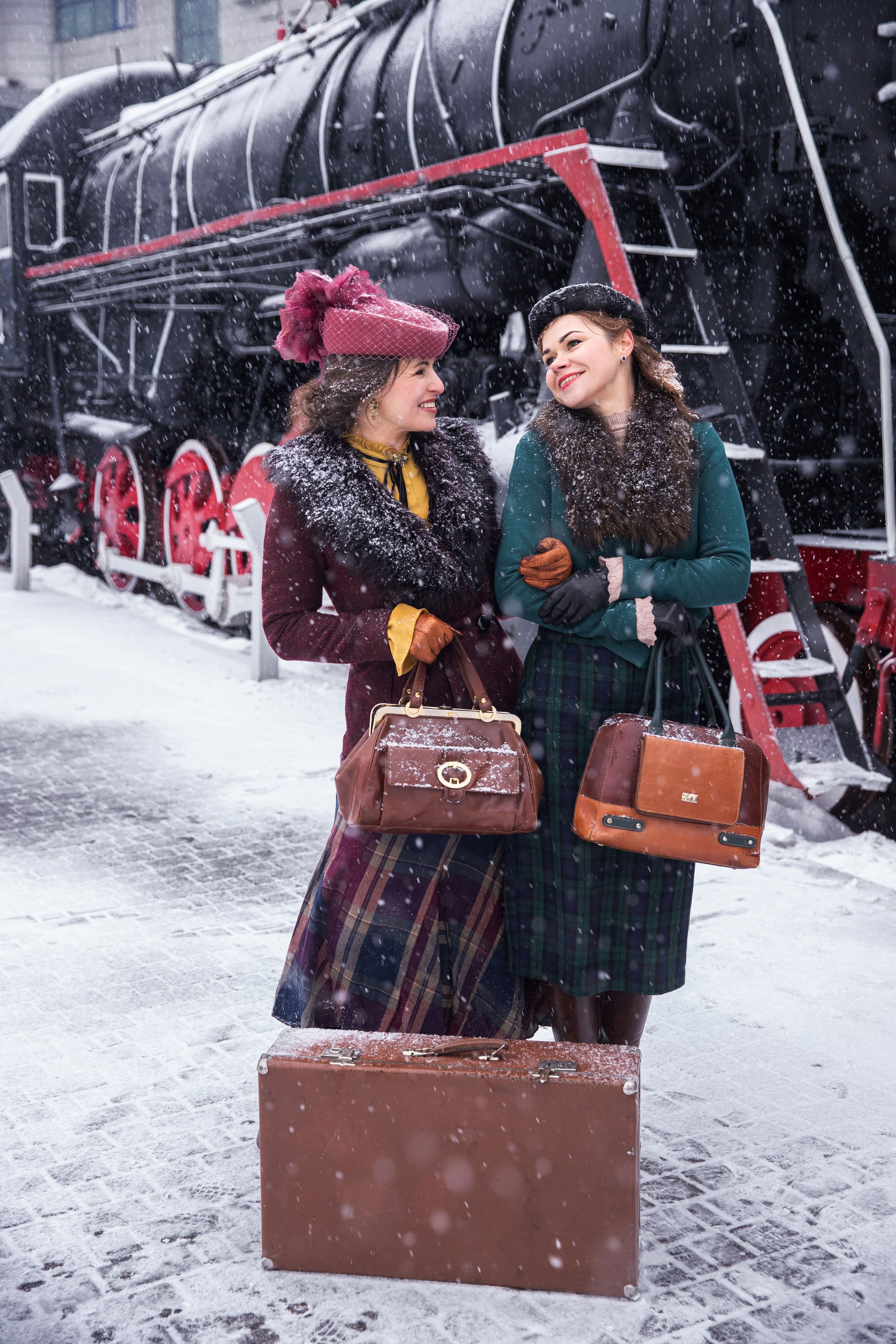 Атмосферна фотоісторія «Потяг і перон» з Юлією. Сімейний та дитячий фотограф Київ, Ірпінь, Буча — Галина Пивоварова