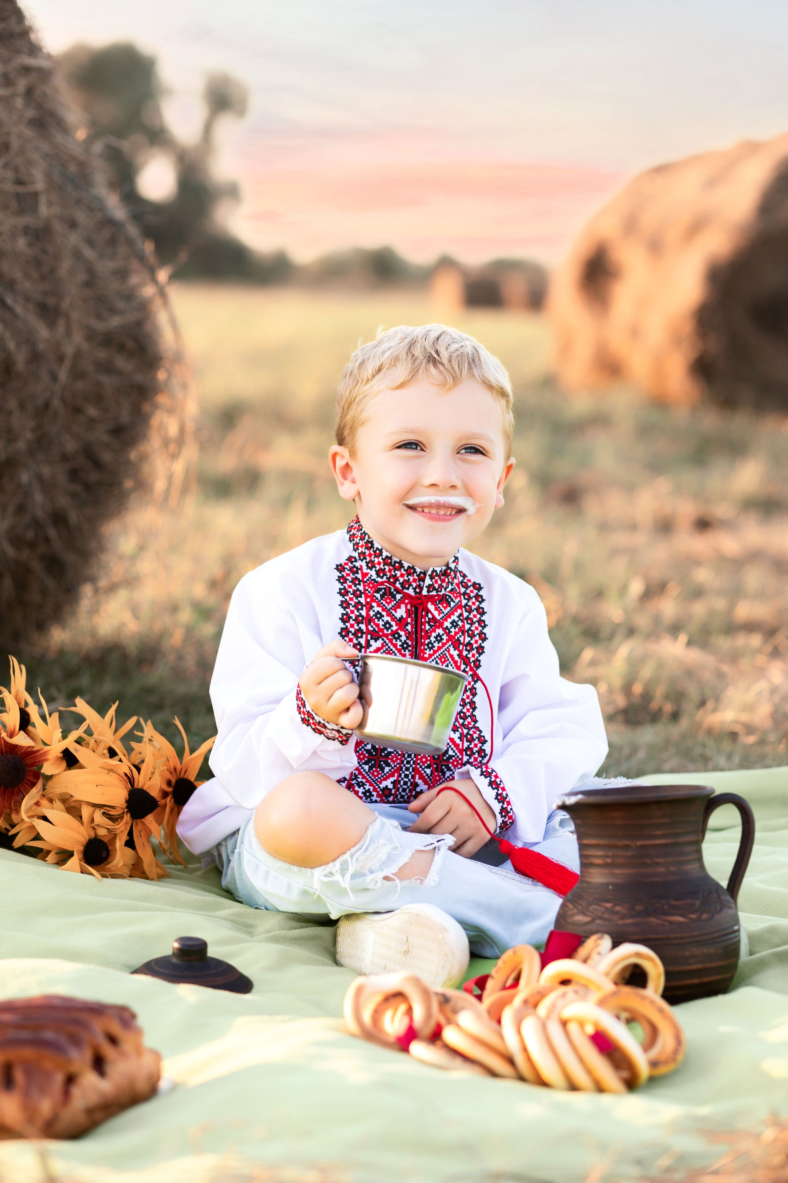 Дитяча зйомка у полі з Гектором. Сімейний та дитячий фотограф Київ, Ірпінь, Буча — Галина Пивоварова