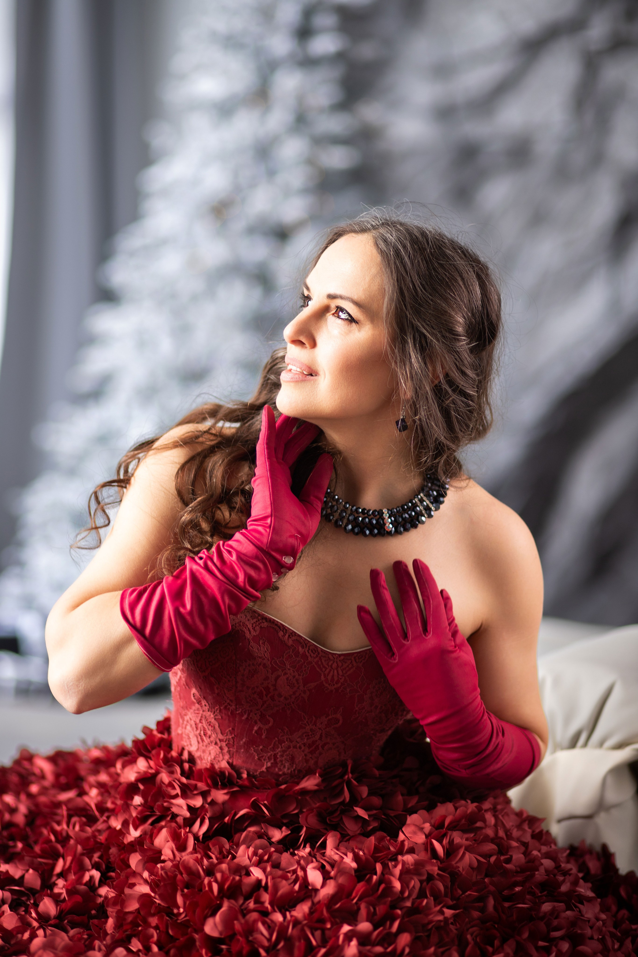 Жіночий фотопортрет з Юлею «Новорічне очікування». Сімейний та дитячий фотограф Київ, Ірпінь, Буча — Галина Пивоварова