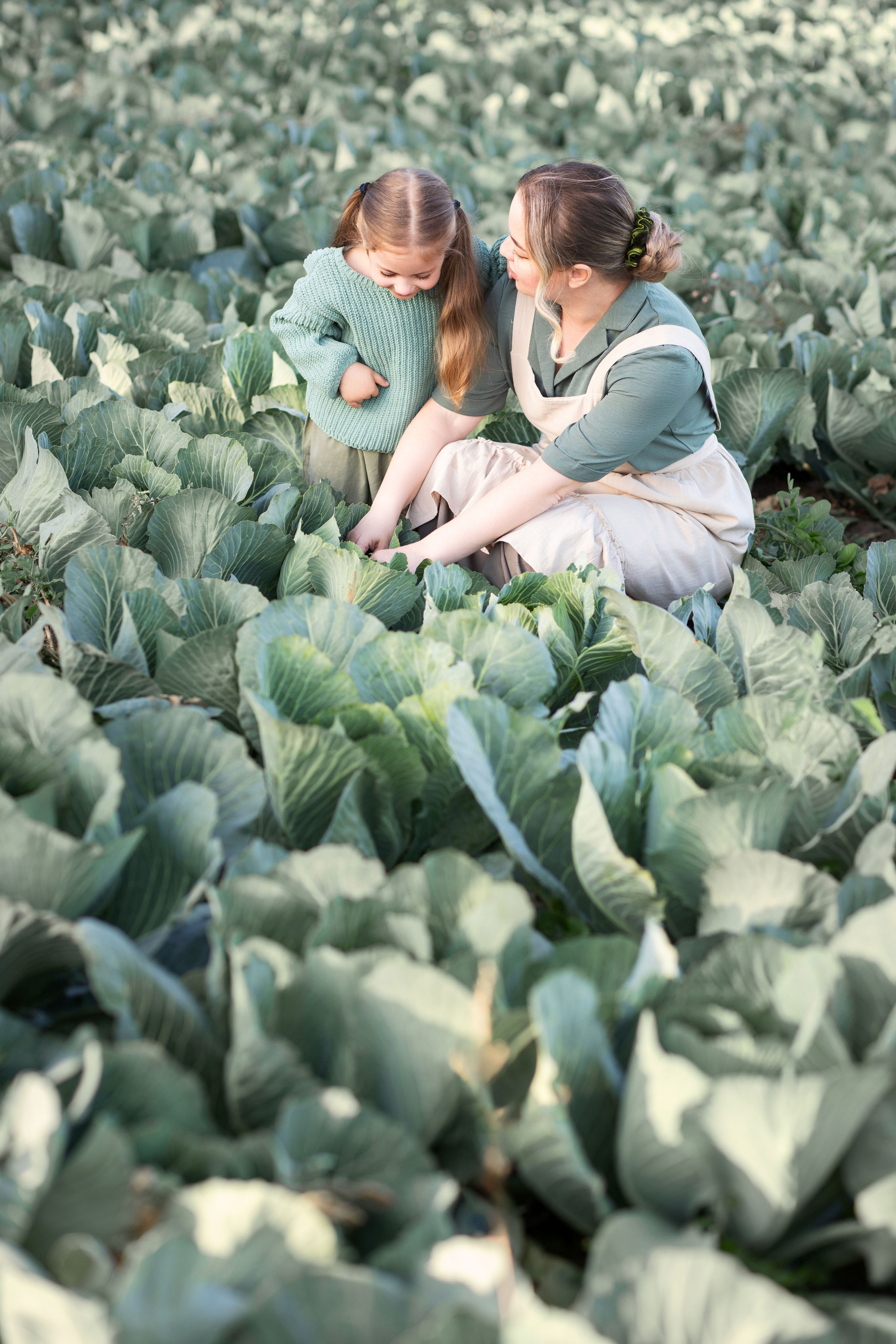 Дитяча фотозйомка в капусті з Машею. Сімейний та дитячий фотограф Київ, Ірпінь, Буча — Галина Пивоварова