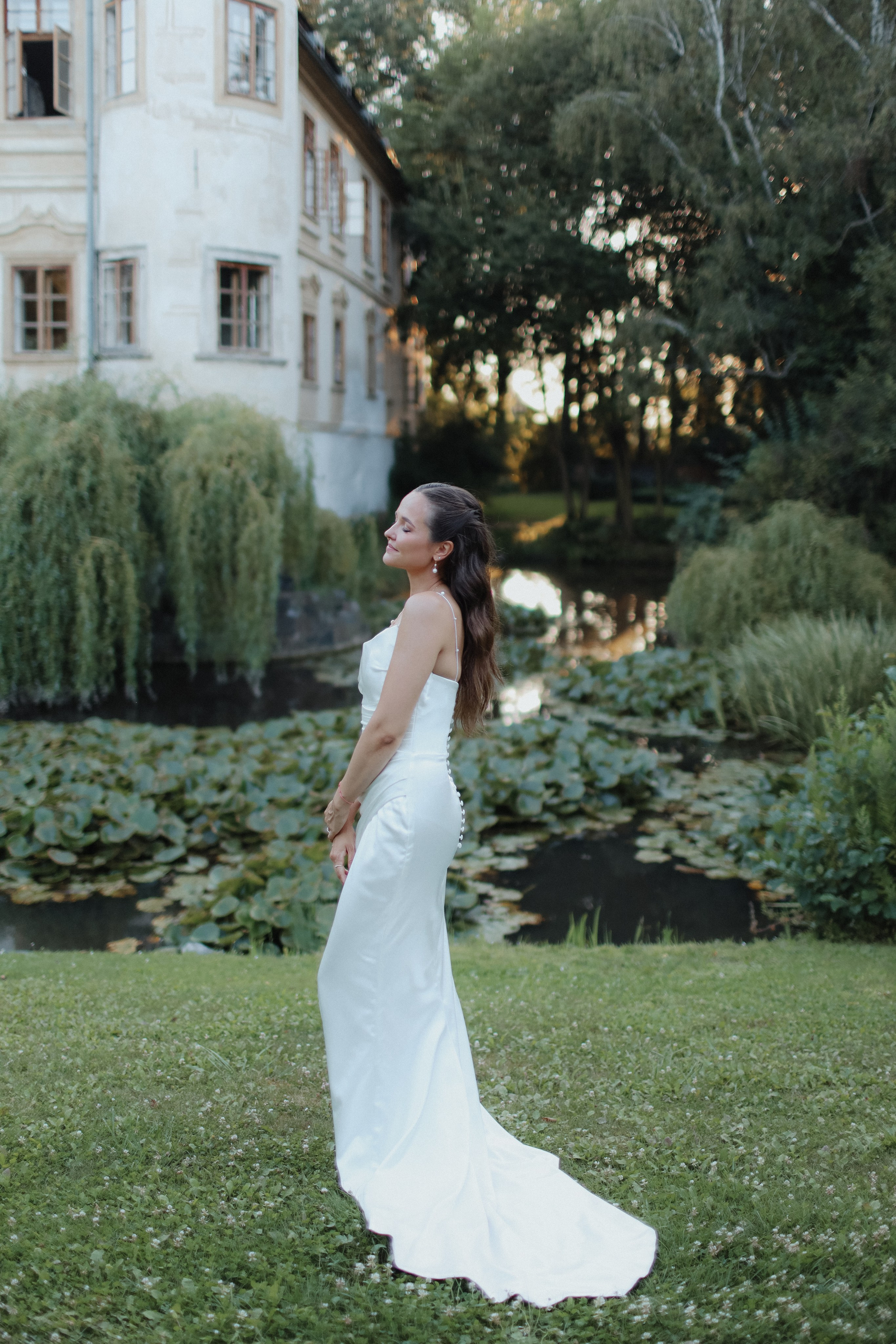 August 2024 — Anastasia & Matouš Chateau Trebesice. Свадебный, лав стори фотограф в Праге, Европе Елизавета Гриценко