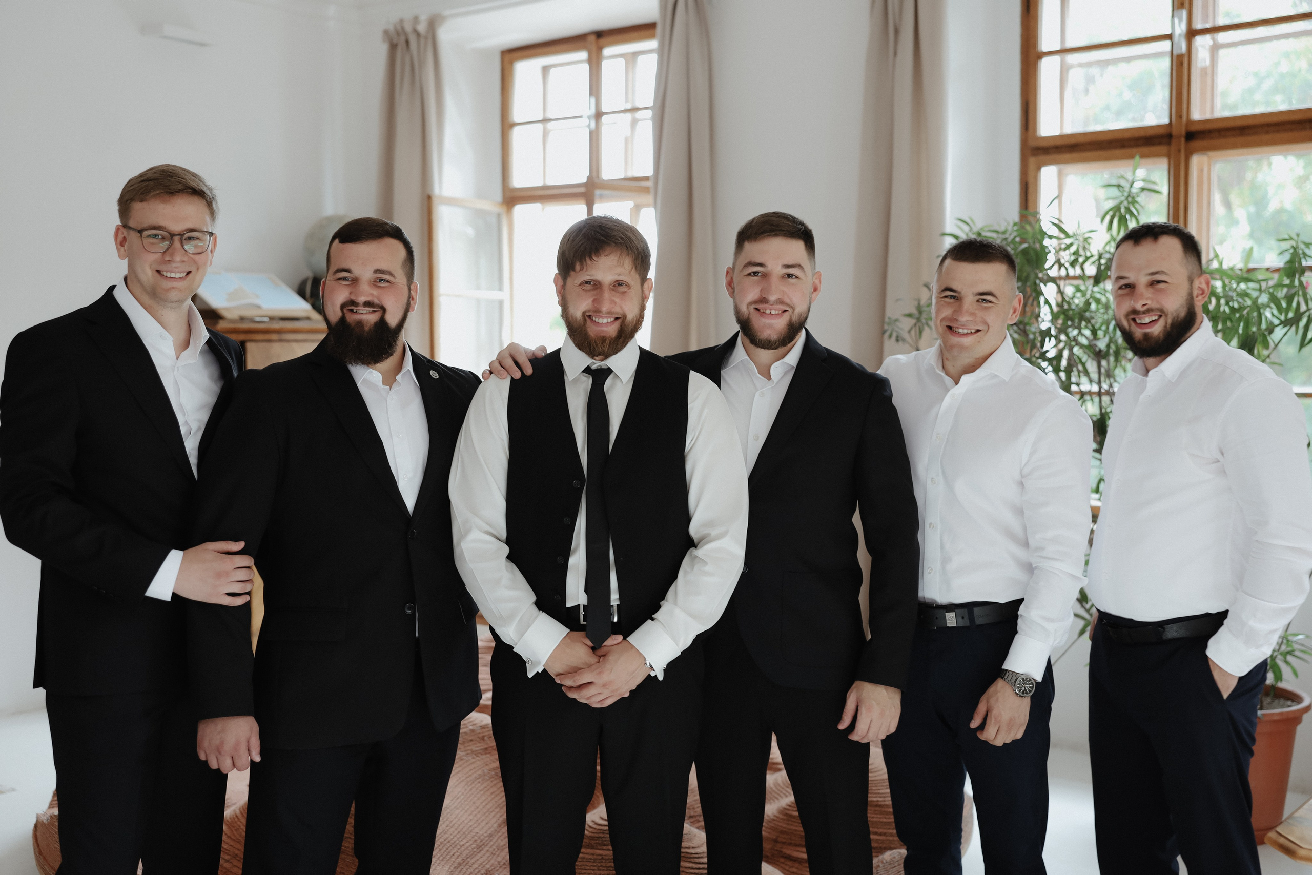 August 2025 — Róza & Nikolay Chateau Třebešice. Wedding & love story photographer Prague, Europe Elizaveta Gritsenko