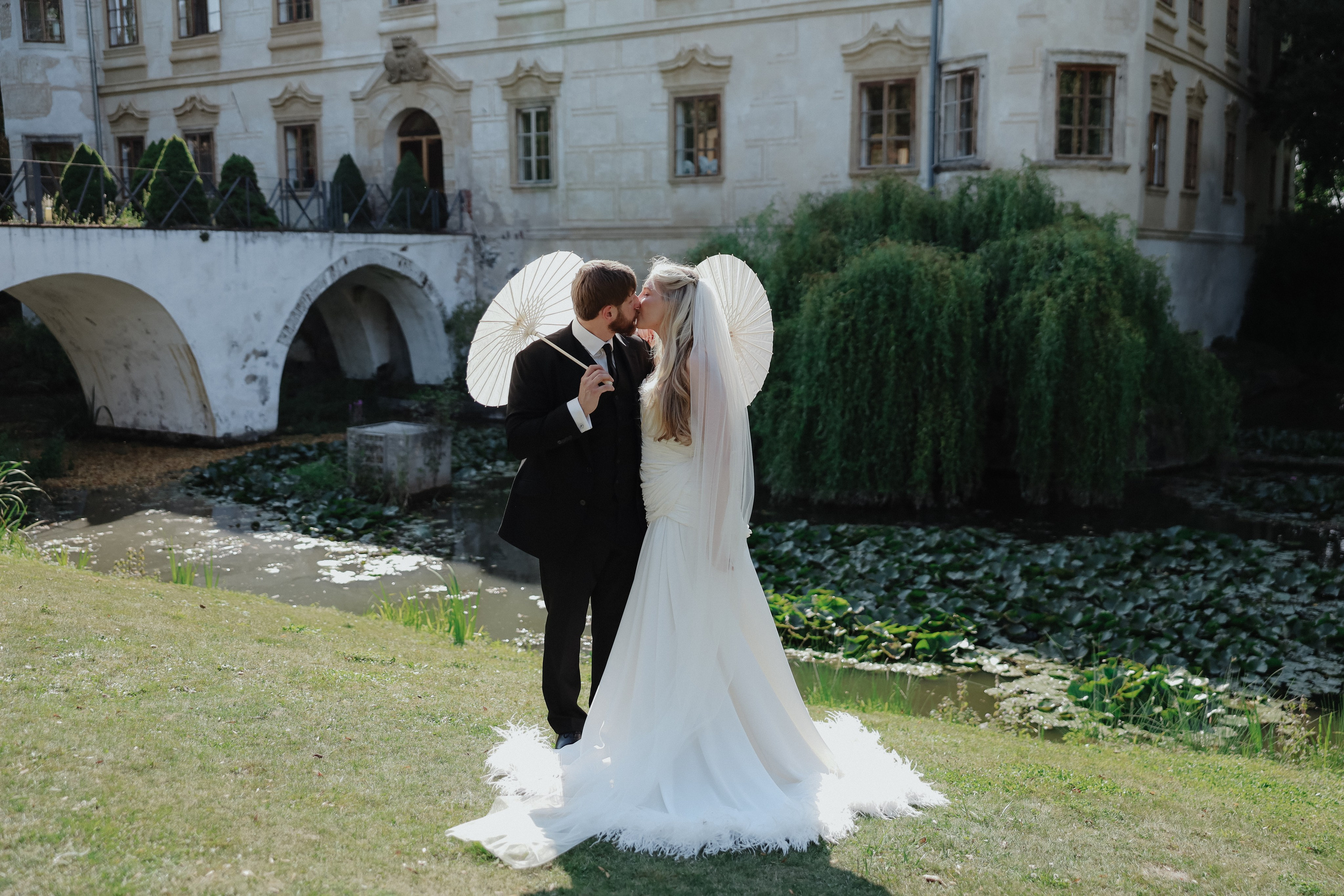 August 2025 — Róza & Nikolay Chateau Třebešice. Wedding & love story photographer Prague, Europe Elizaveta Gritsenko