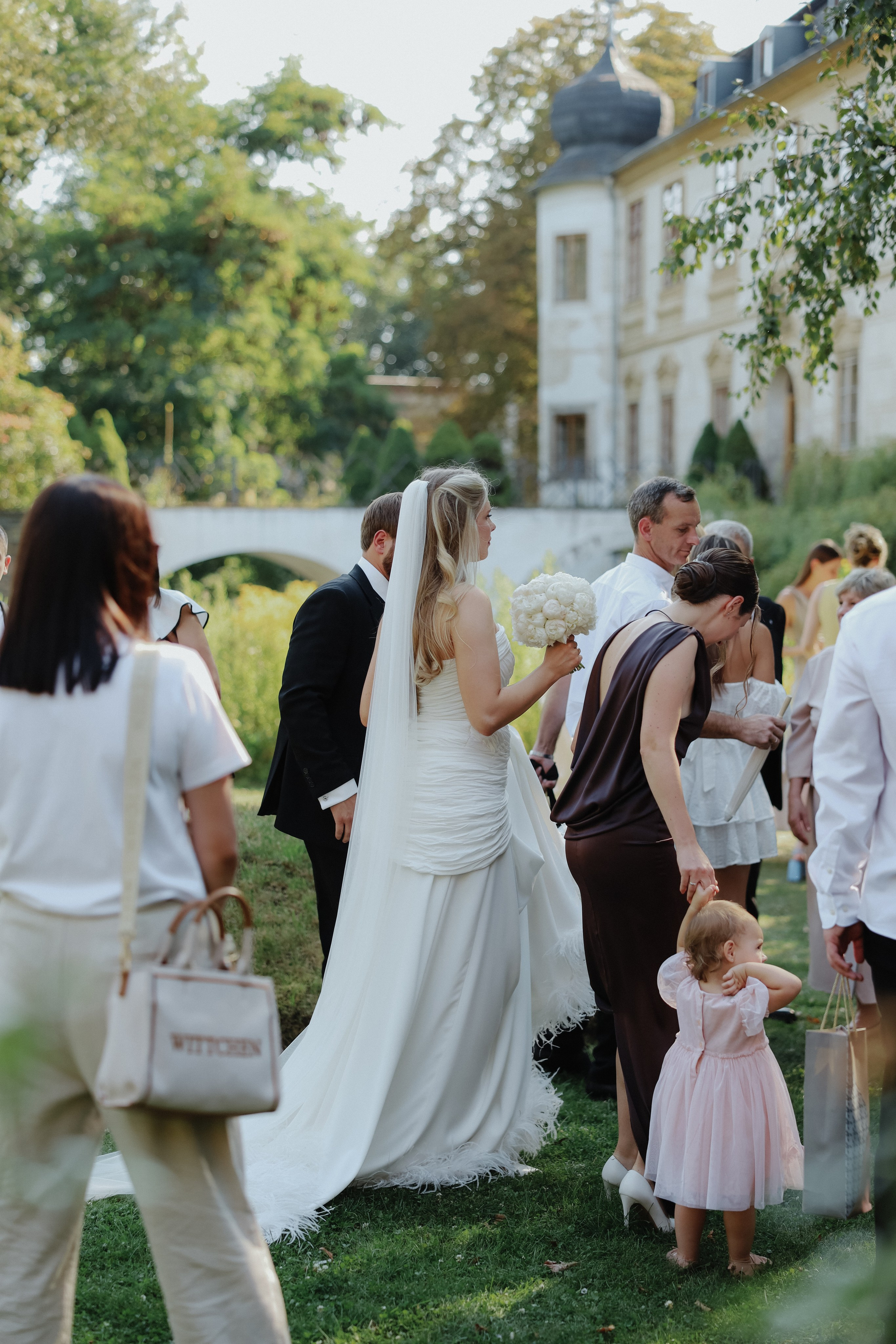 August 2025 — Róza & Nikolay Chateau Třebešice. Wedding & love story photographer Prague, Europe Elizaveta Gritsenko