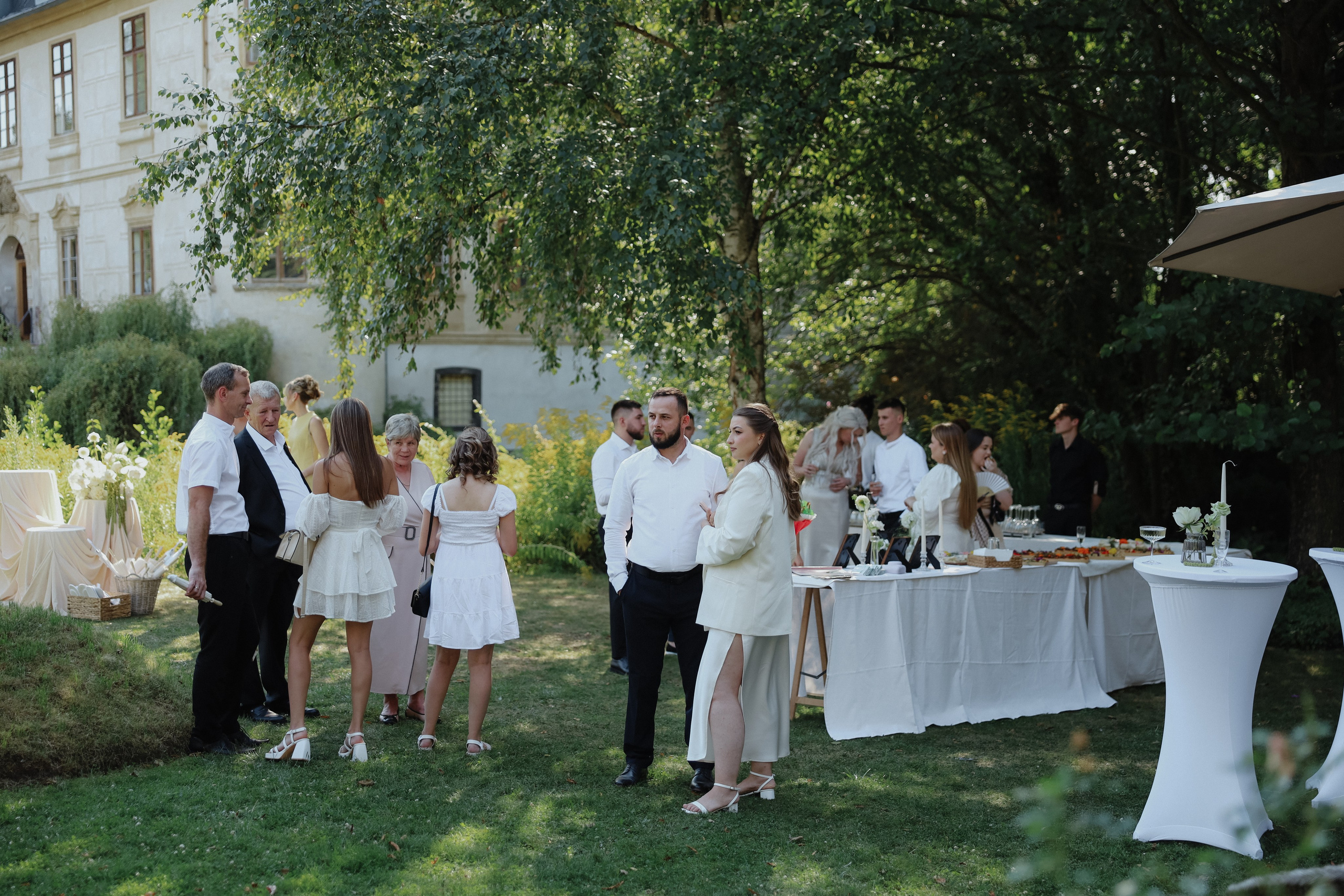 August 2025 — Róza & Nikolay Chateau Třebešice. Wedding & love story photographer Prague, Europe Elizaveta Gritsenko