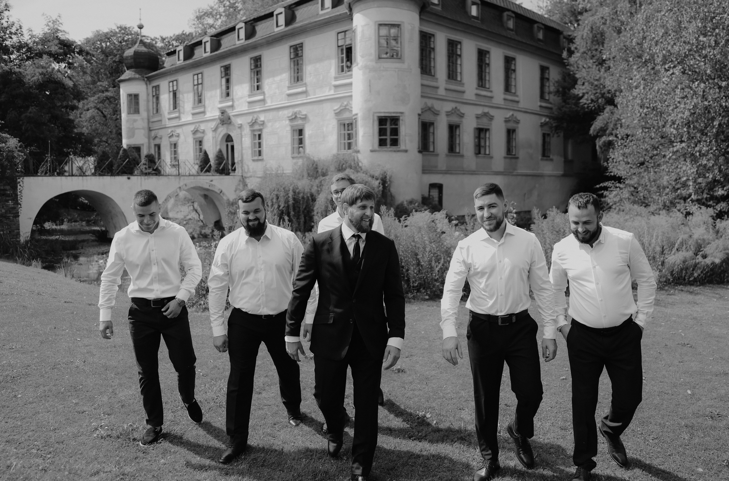 August 2025 — Róza & Nikolay Chateau Třebešice. Wedding & love story photographer Prague, Europe Elizaveta Gritsenko