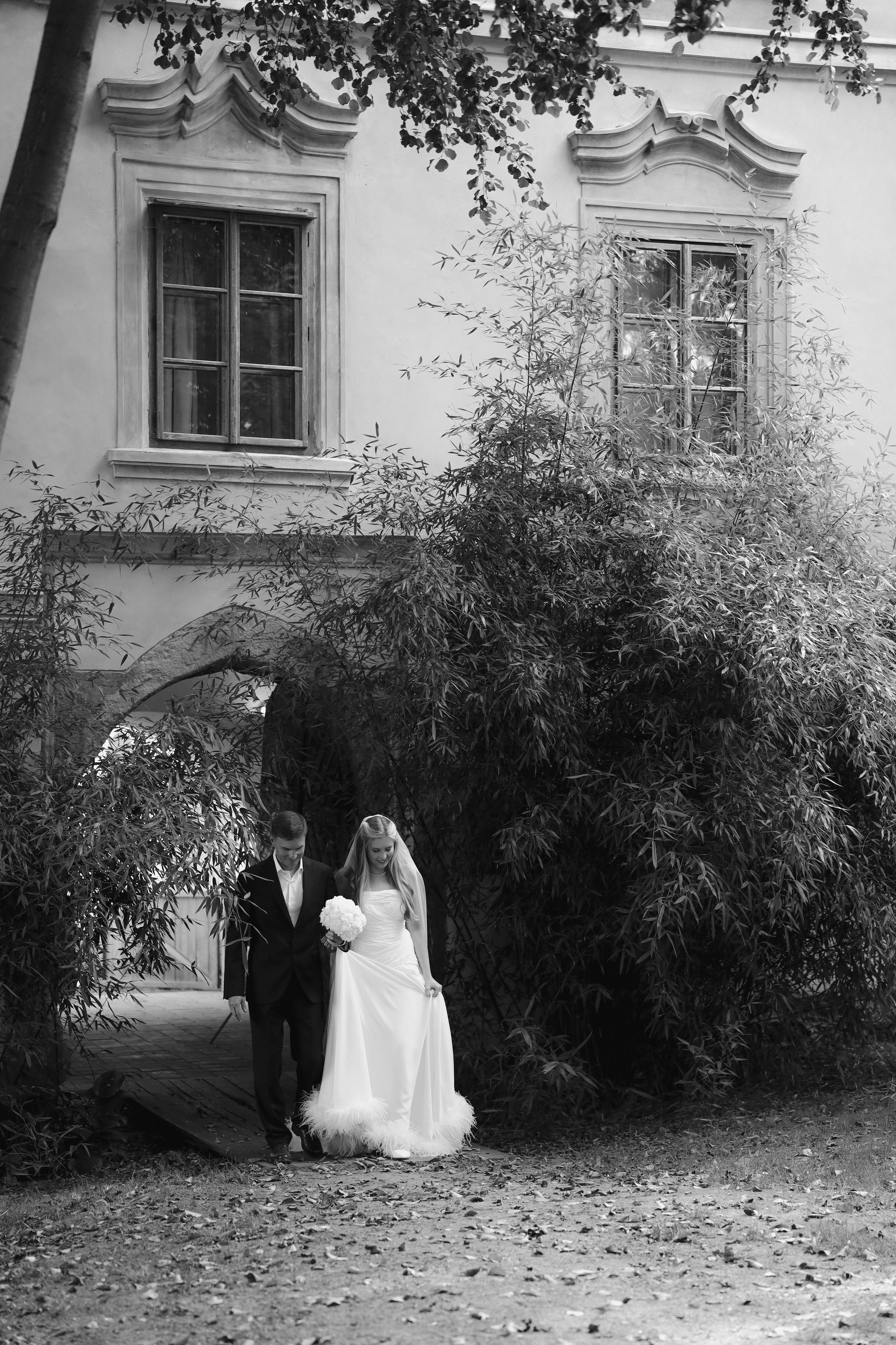 August 2025 — Róza & Nikolay Chateau Třebešice. Wedding & love story photographer Prague, Europe Elizaveta Gritsenko
