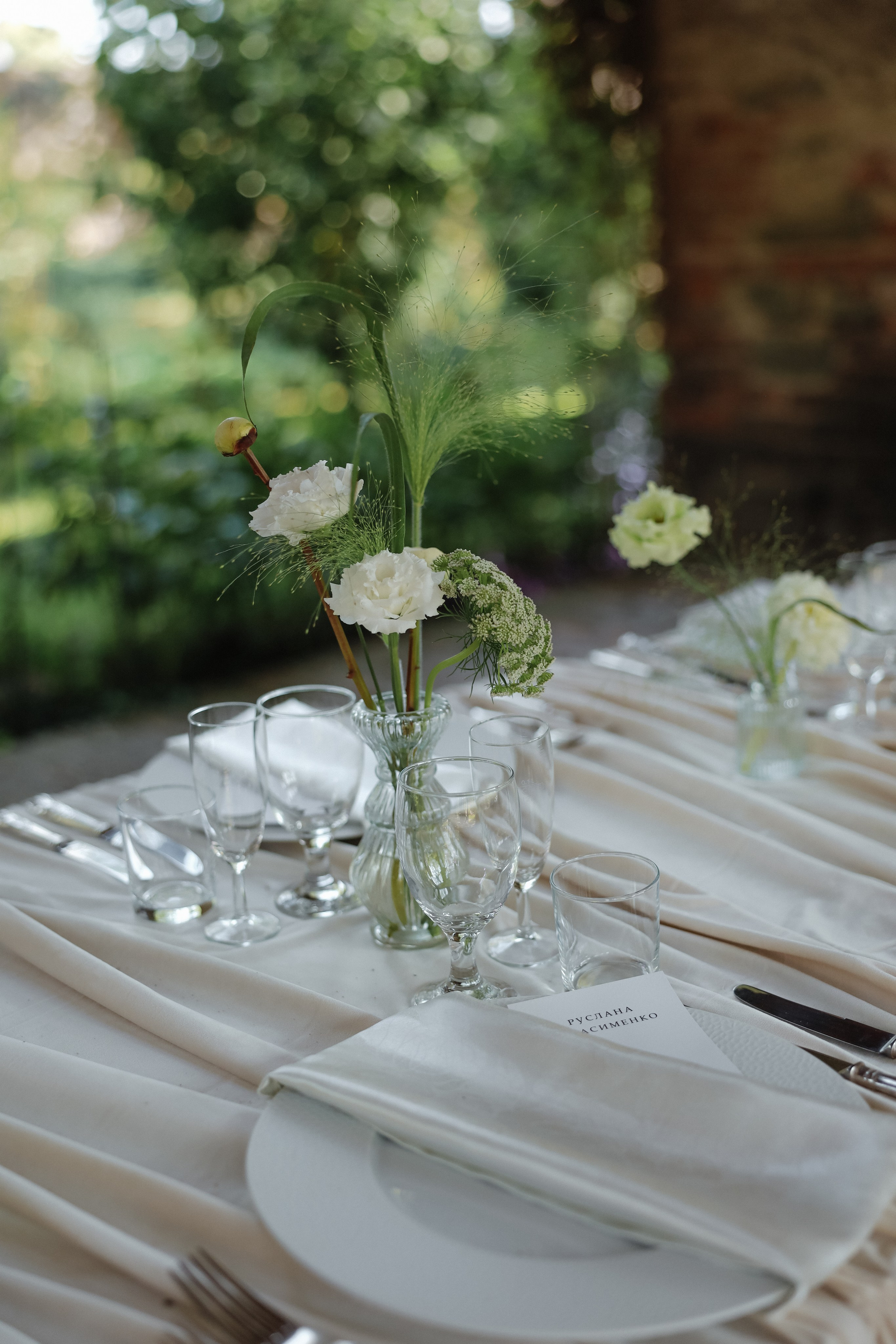 August 2025 — Róza & Nikolay Chateau Třebešice. Wedding & love story photographer Prague, Europe Elizaveta Gritsenko