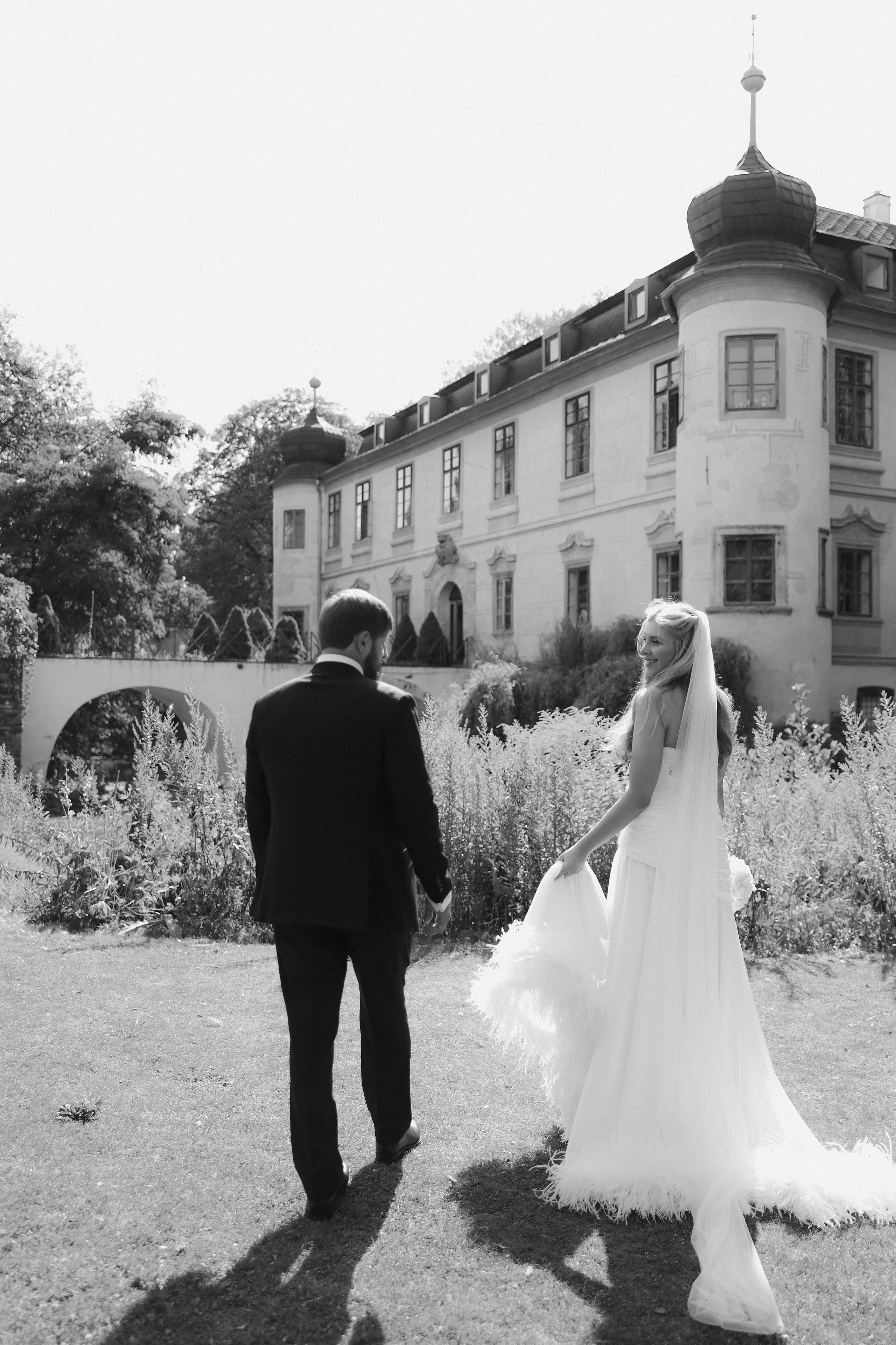 August 2025 — Róza & Nikolay Chateau Třebešice. Wedding & love story photographer Prague, Europe Elizaveta Gritsenko